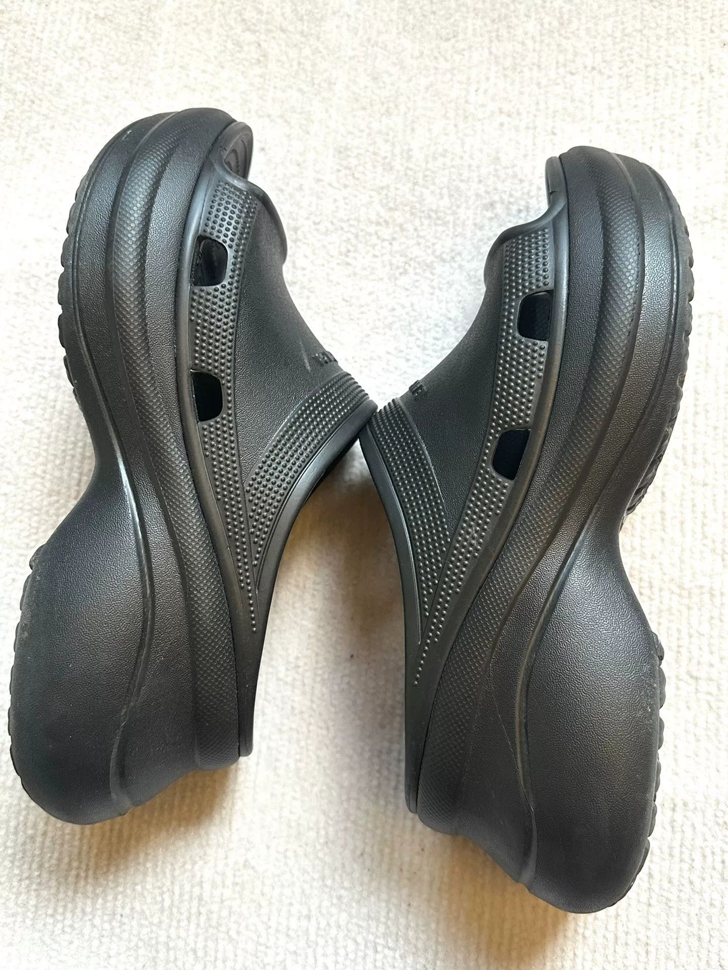 Balenciaga Balenciaga Pool Crocs Rubber Slippers Size US 6 / EU 39 - 4 Thumbnail