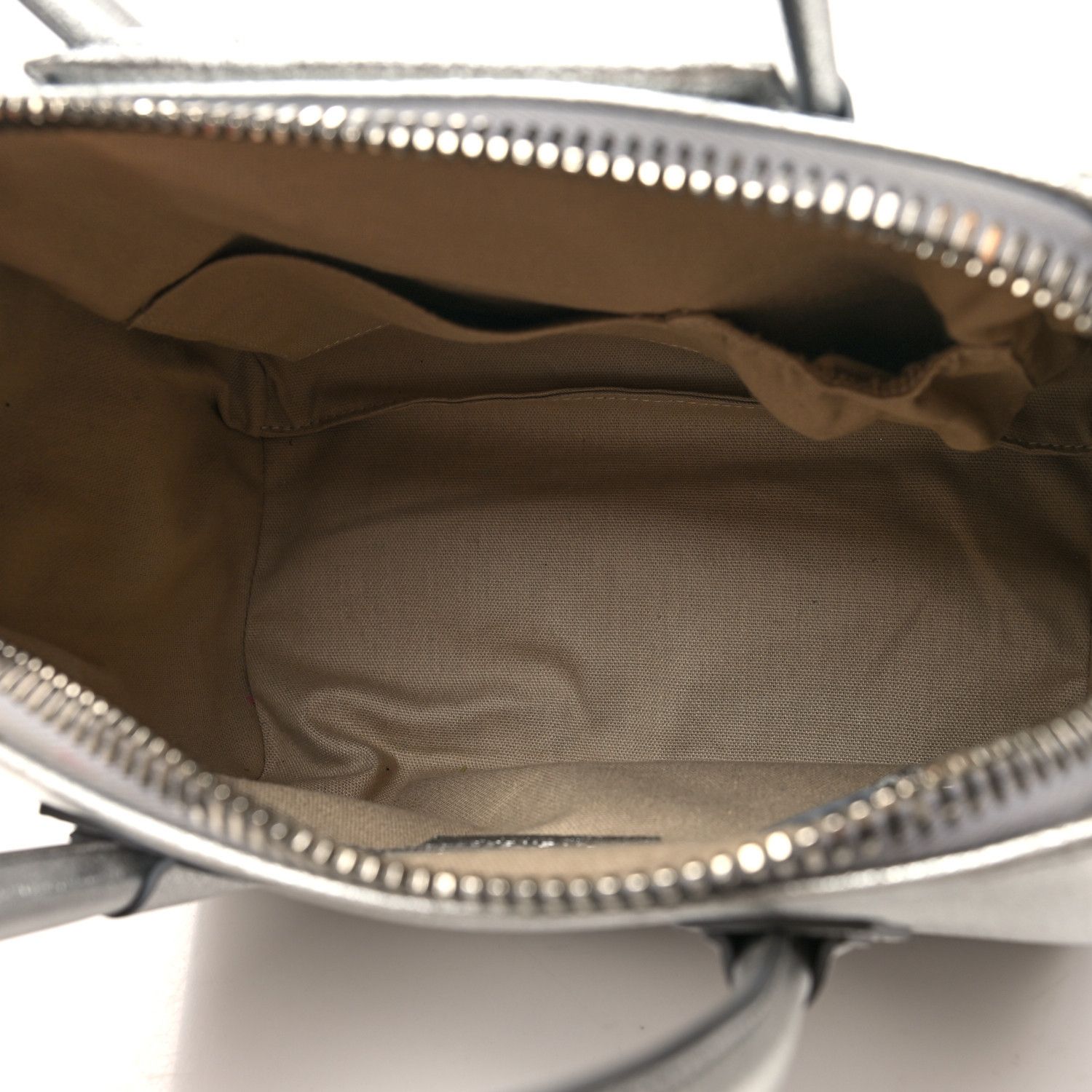 Givenchy o1srvl11e0824 Size: OS / Metallic Sugar Small Antigona Bag Size ONE SIZE - 5 Thumbnail