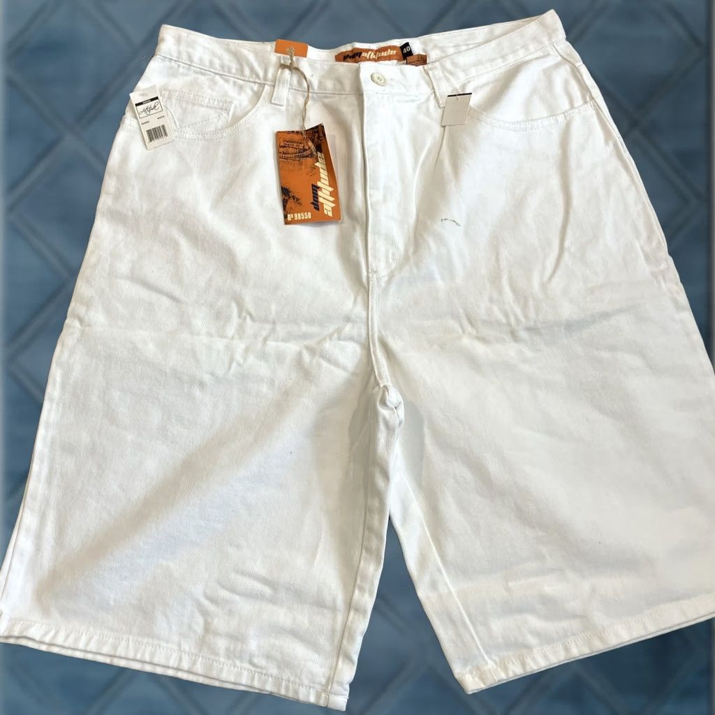 Denime Attitude WHITE WIDE LEGGED DENIM SHORTS NWT DNM 40" X 13" 15" Leg Width Size US 40 / EU 56 - 1 Thumbnail