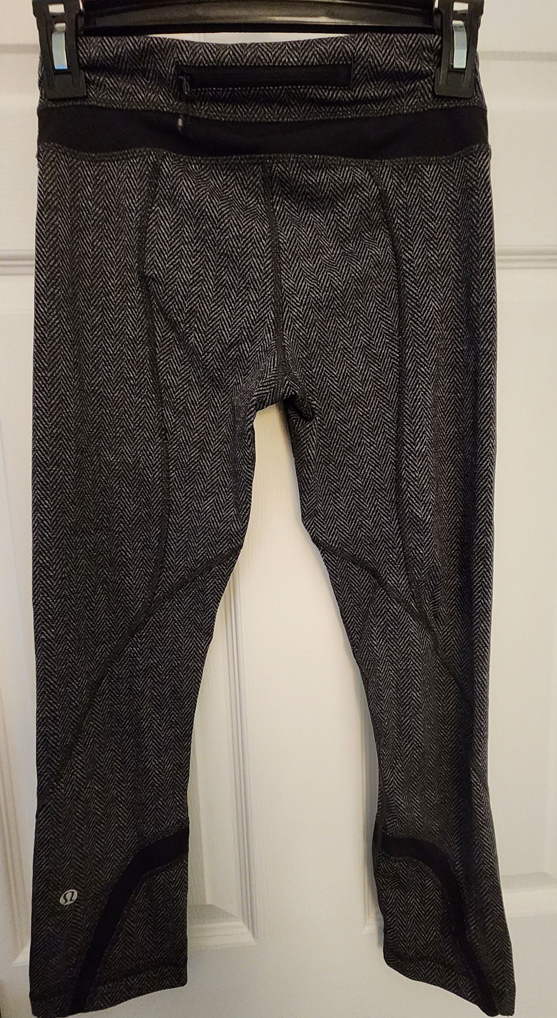 Lululemon Lululemon Herringbone Gray Black Cropped Leggings Size 4 Size 27" / US 4 / IT 40 - 2 Thumbnail