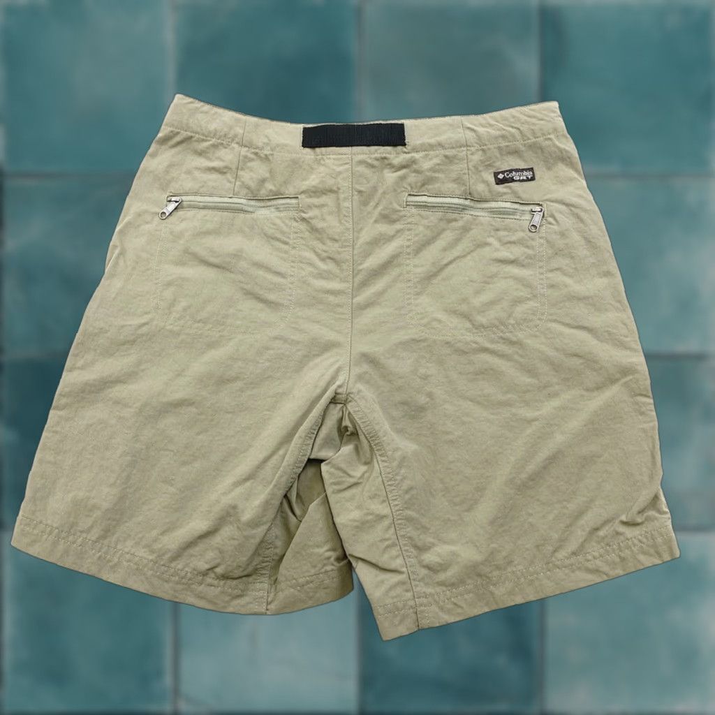 Vintage VINTAGE Columbia Shorts Womens 6 Bermuda Khaki Belted Outdoor Hiking Beige Nylon Size 28" / US 6 / IT 42 - 1 Thumbnail