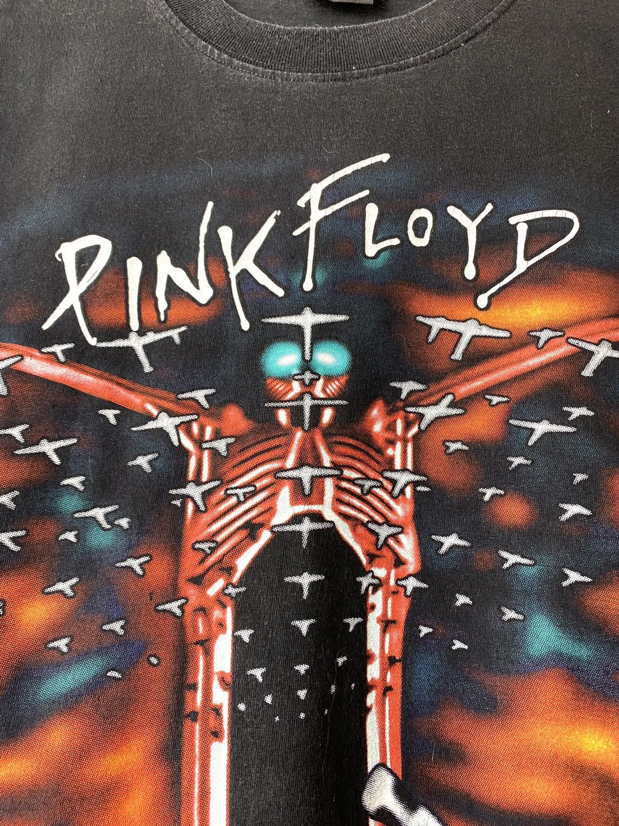 Band Tees Very Rare ! Vintage 1990’s Pink Floyd The Wall Album T Shirt Size US M / EU 48-50 / 2 - 7 Thumbnail