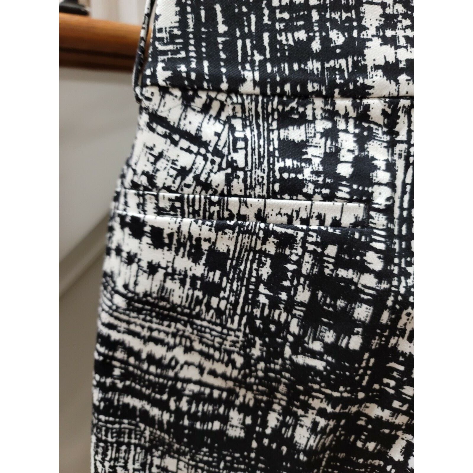 Ann Taylor Ann Taylor Cotton Modern Fit Mid Rise Casual Shorts Size 6 Size 28" / US 6 / IT 42 - 6 Thumbnail