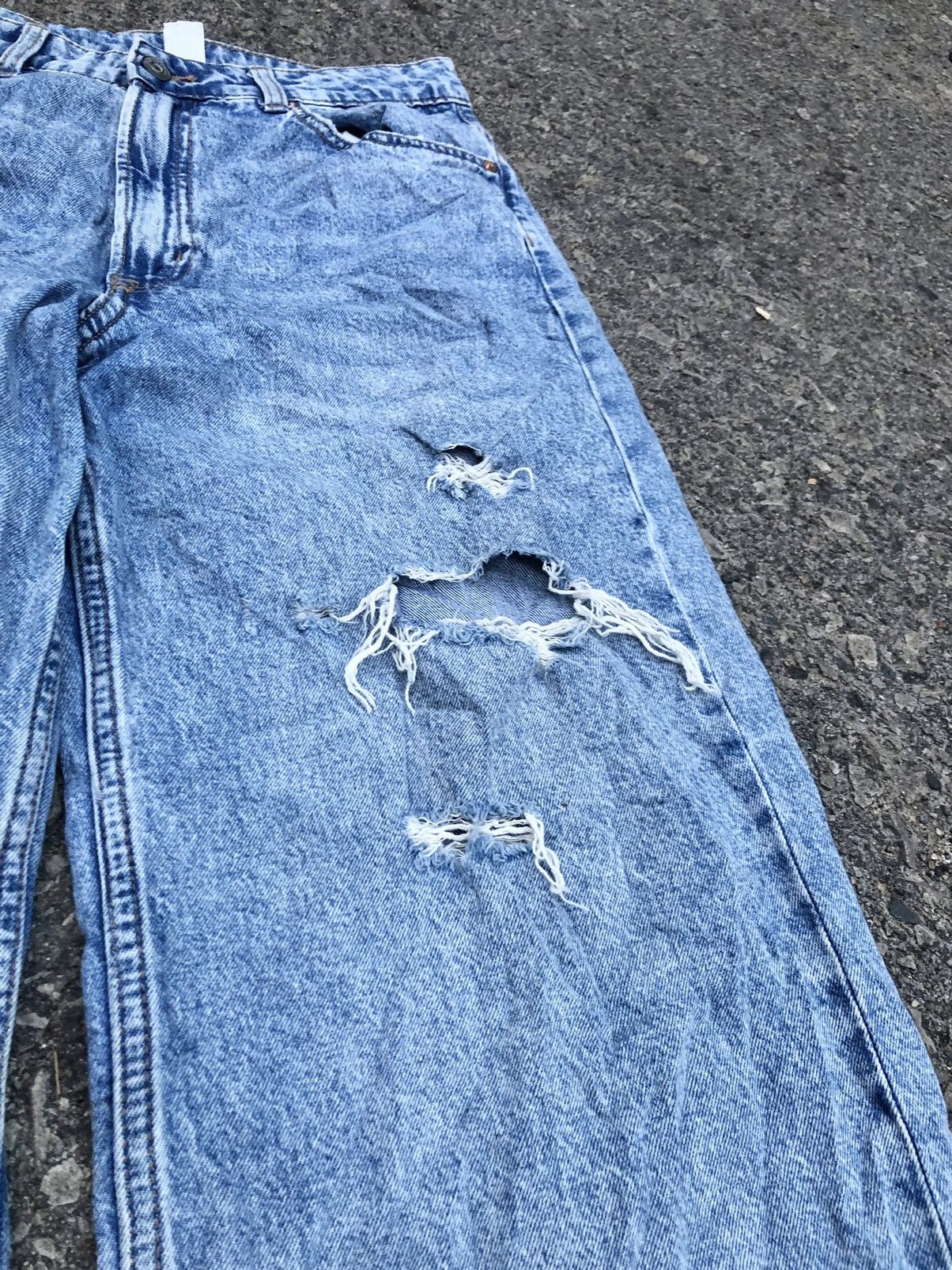 Divided BAGGY DIVIDED BY H&M DISTRESSED DENIM Size US 29 - 2 Thumbnail
