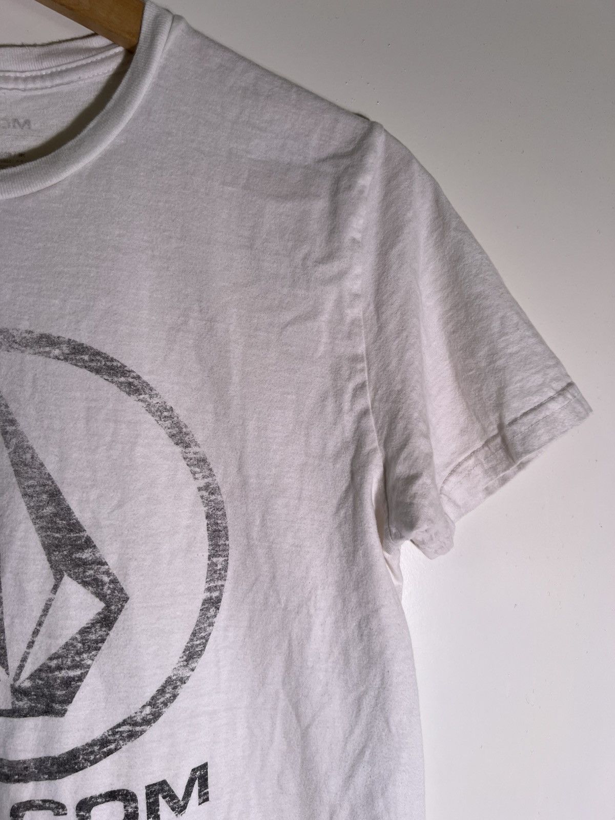 Vintage Y2K 2000’s VTG Vintage Volcom Goth Streetwear Retro T Shirt Size US S / EU 44-46 / 1 - 5 Thumbnail
