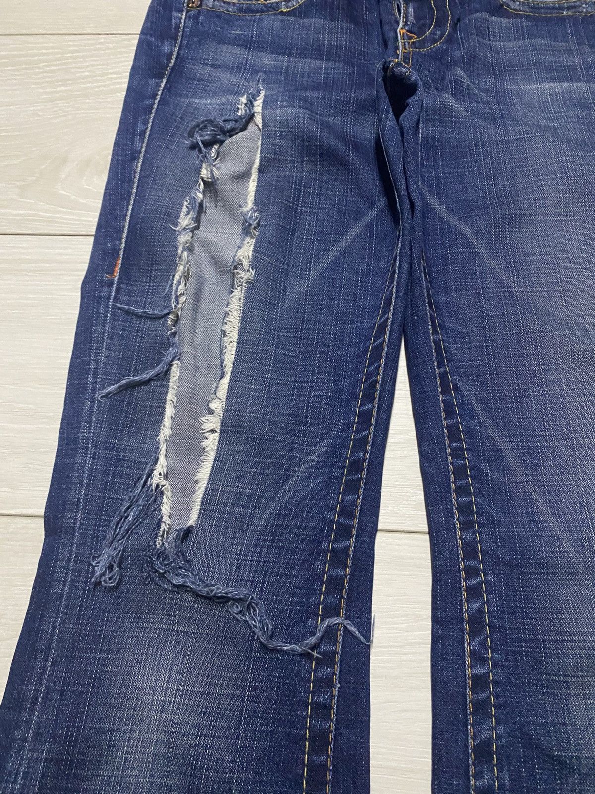 True Religion Woman True Religion Blue Wash Ripped Flare Jeans Size US 28 / EU 44 - 7 Thumbnail