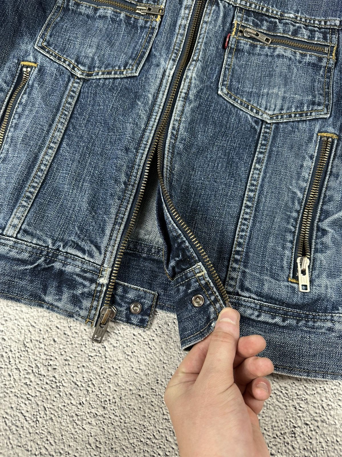 Levi's Vintage Clothing Vintage Levi’s Woman’s Denim Jean 90s Jacket Faded Style Size M / US 6-8 / IT 42-44 - 7 Thumbnail