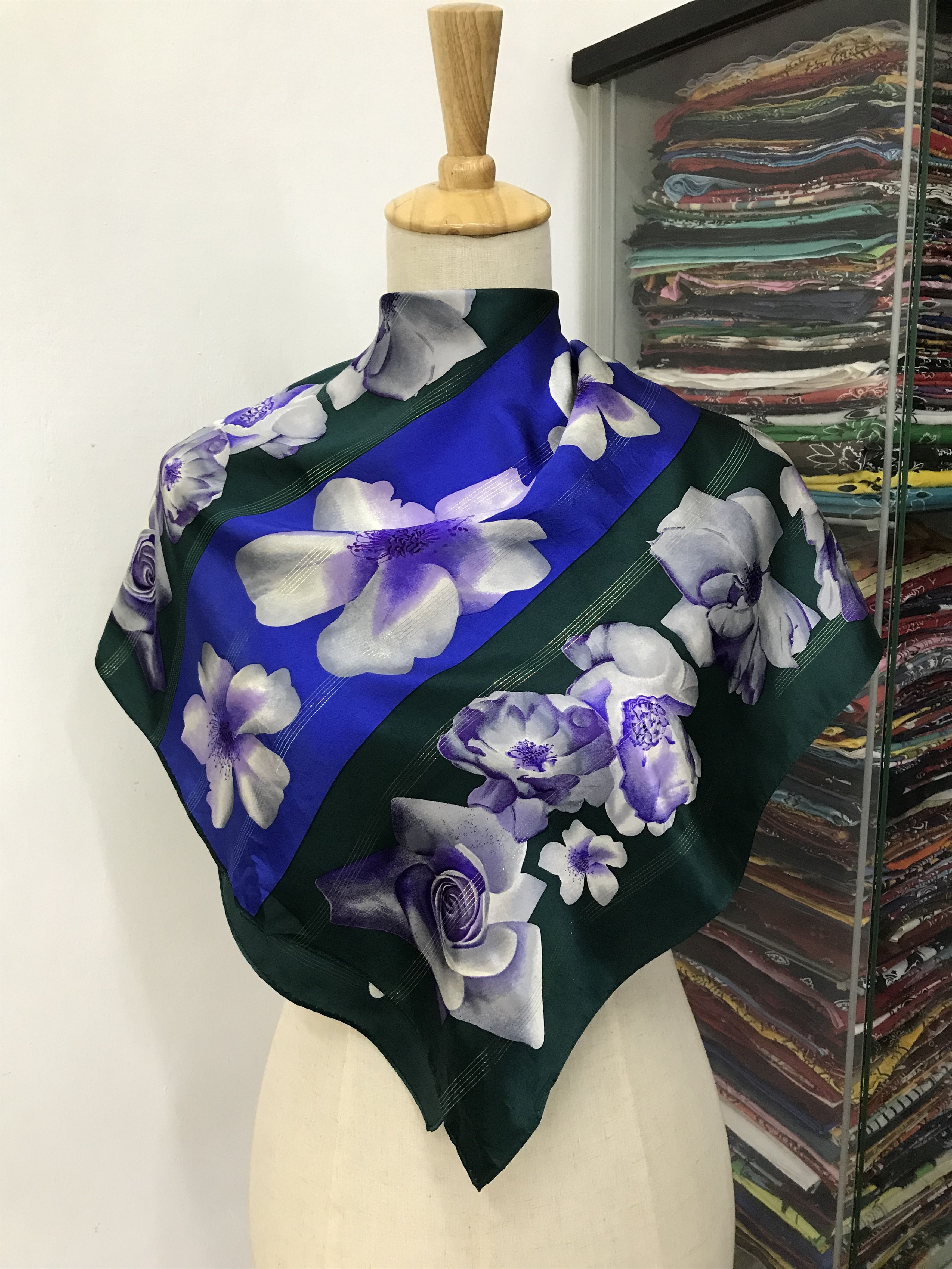 Vintage Vintage Silk Scarf Size ONE SIZE - 1 Thumbnail