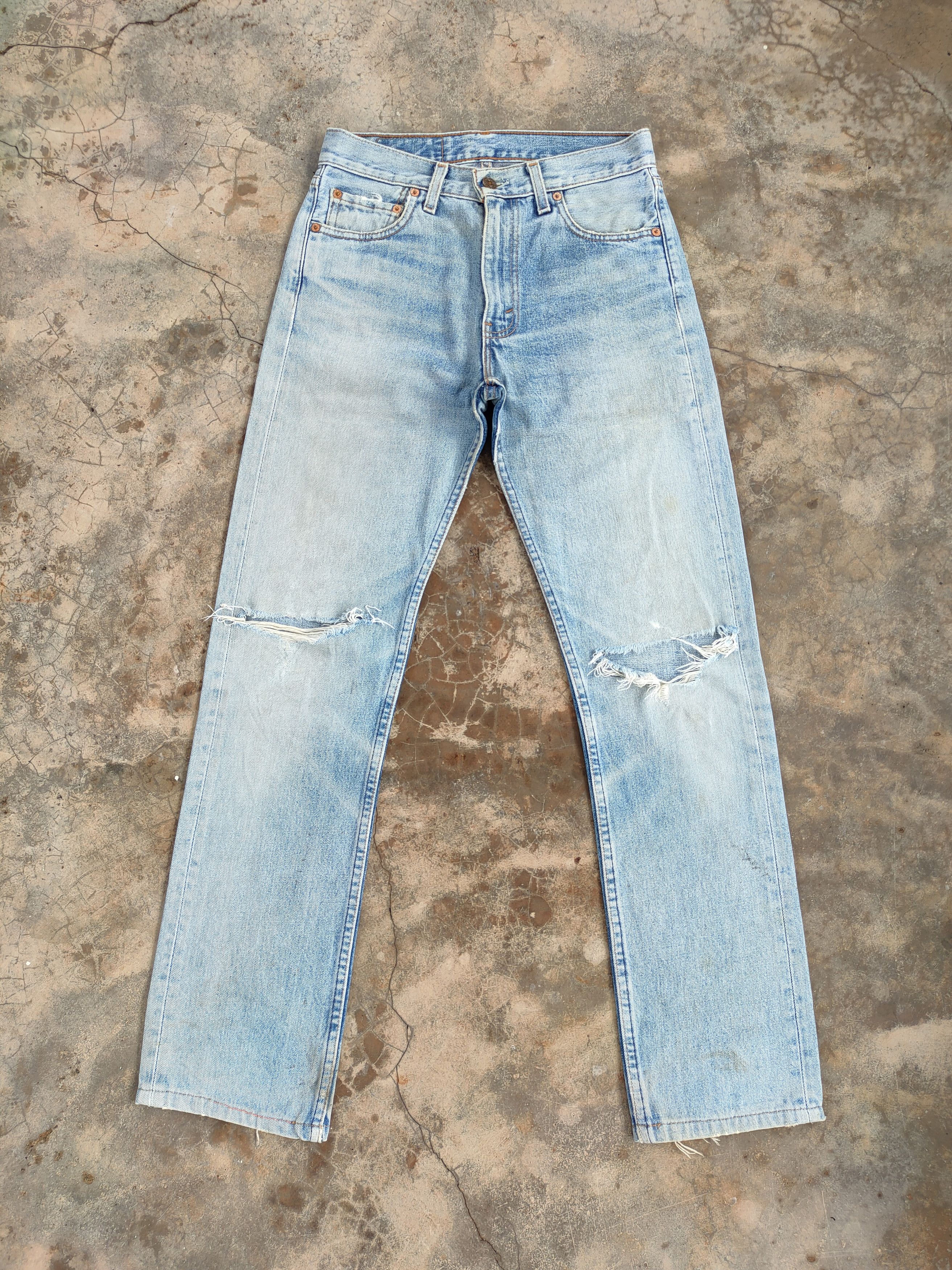 Levi's Vintage Clothing Vintage Levis 505 Faded Distressed denim jeans pants Size US 28 / EU 44 - 16 Thumbnail