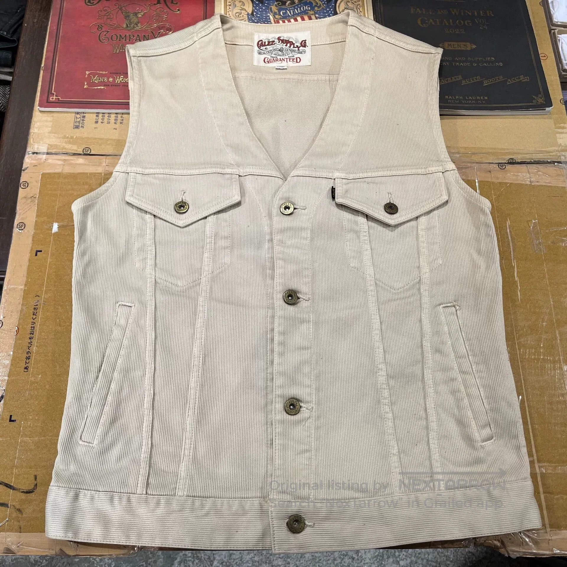 Japanese Brand beige utility work vest with pockets. Size US L / EU 52-54 / 3 - 1 Thumbnail