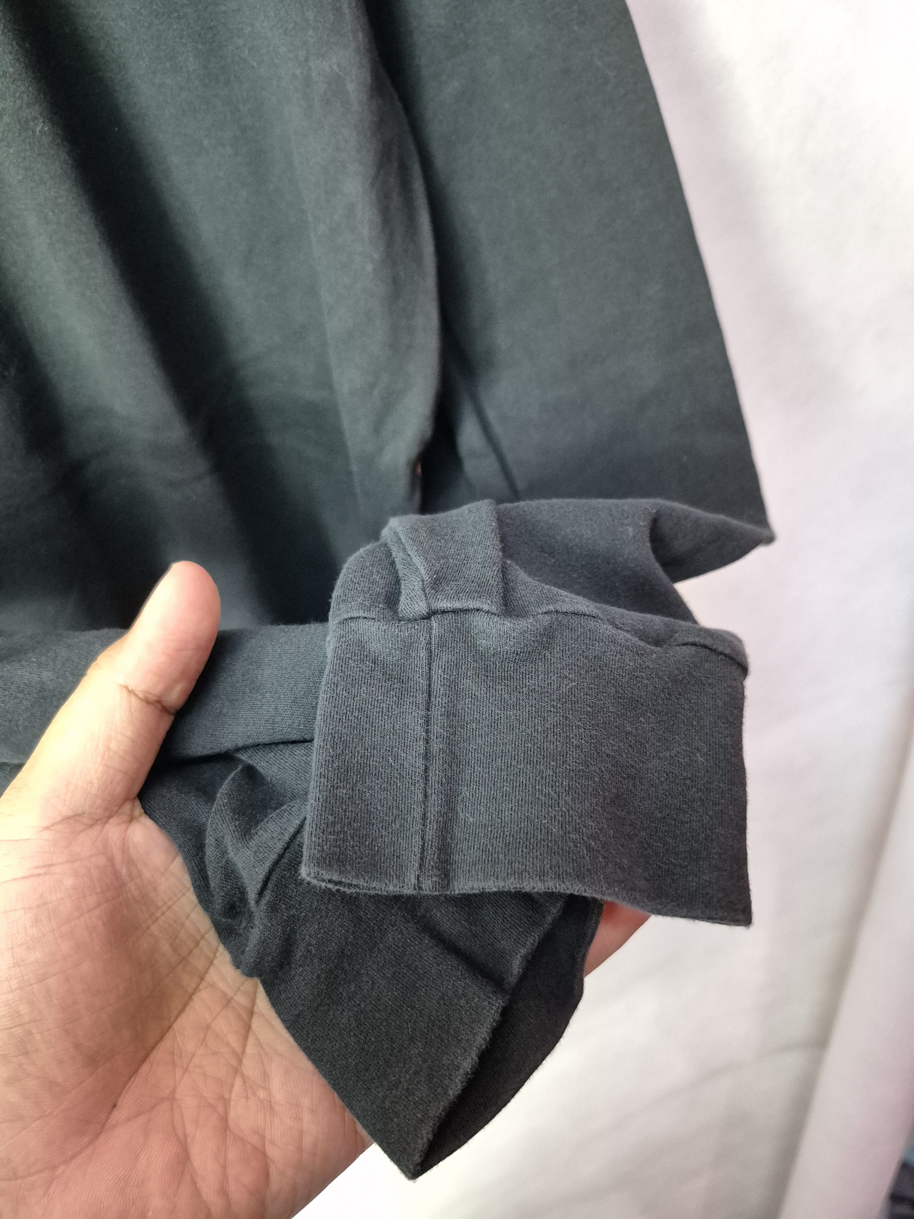 Japanese Brand × Uniqlo 🔥 Uniqlo Plain Black Longsleeves Tee Size US M / EU 48-50 / 2 - 5 Thumbnail