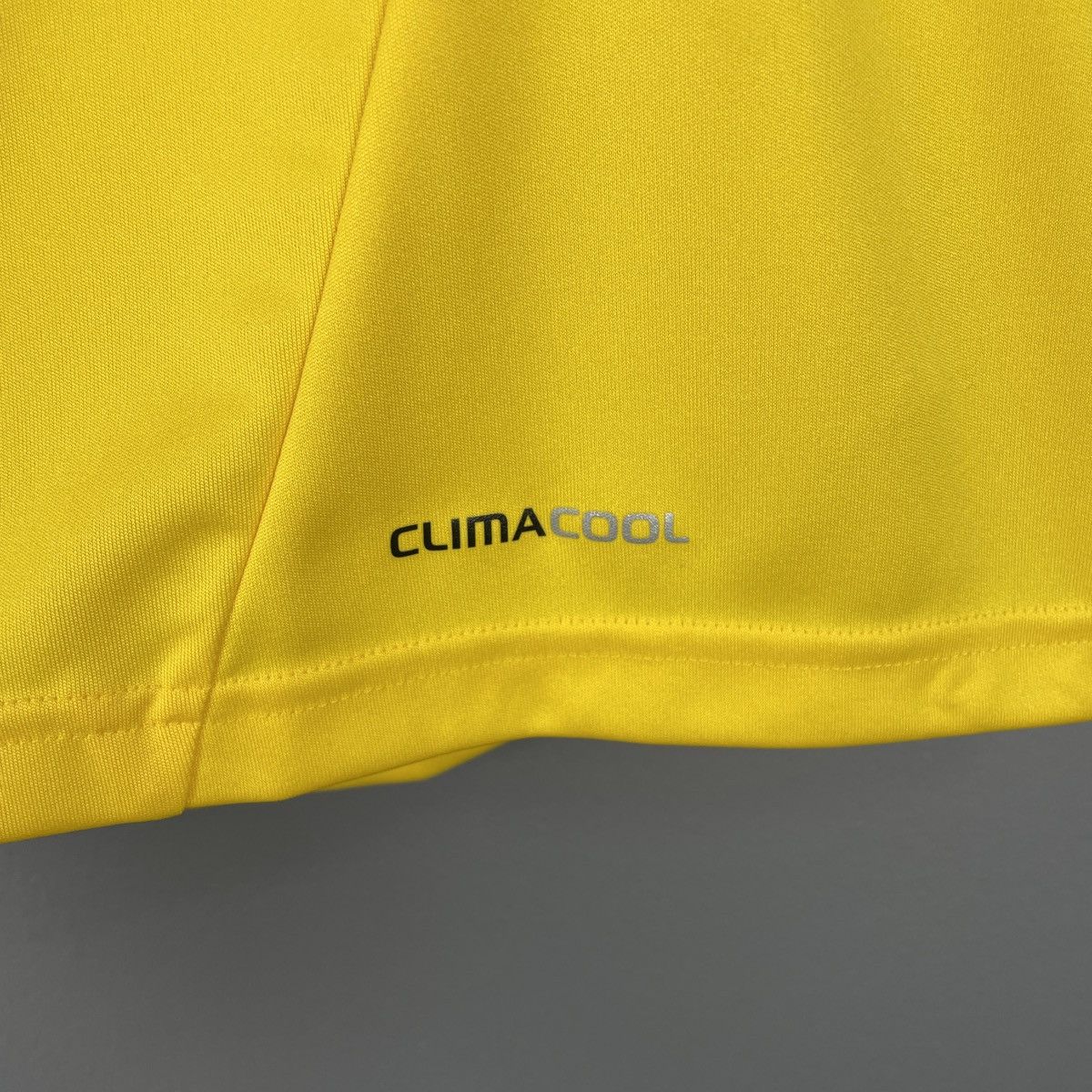 Adidas Ukraine National Team Home Genuine Jersey Shirt Euro 2012 M Size US M / EU 48-50 / 2 - 8 Thumbnail