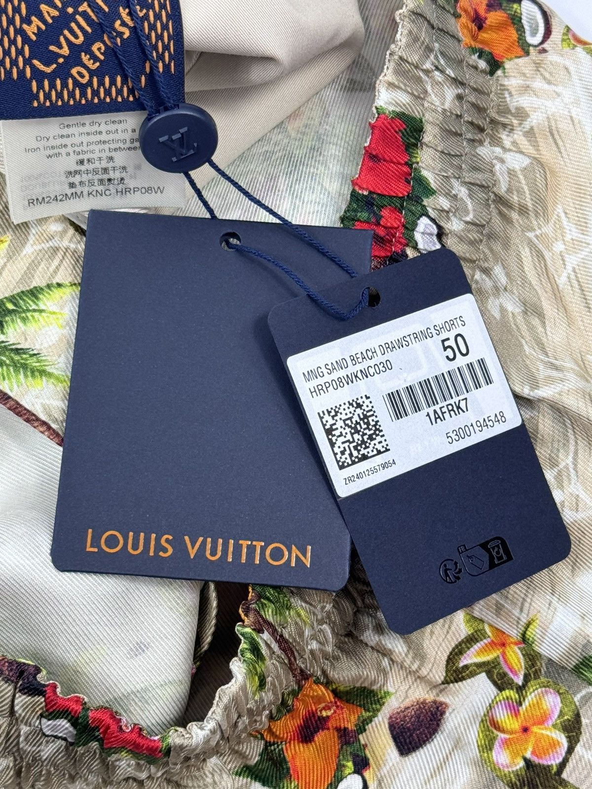 Louis Vuitton PHARELL WILLIAMS MONOGRAM /TROPICAL PRINT SILK SHORTS 1AFRK7 Size US 34 / EU 50 - 8 Thumbnail