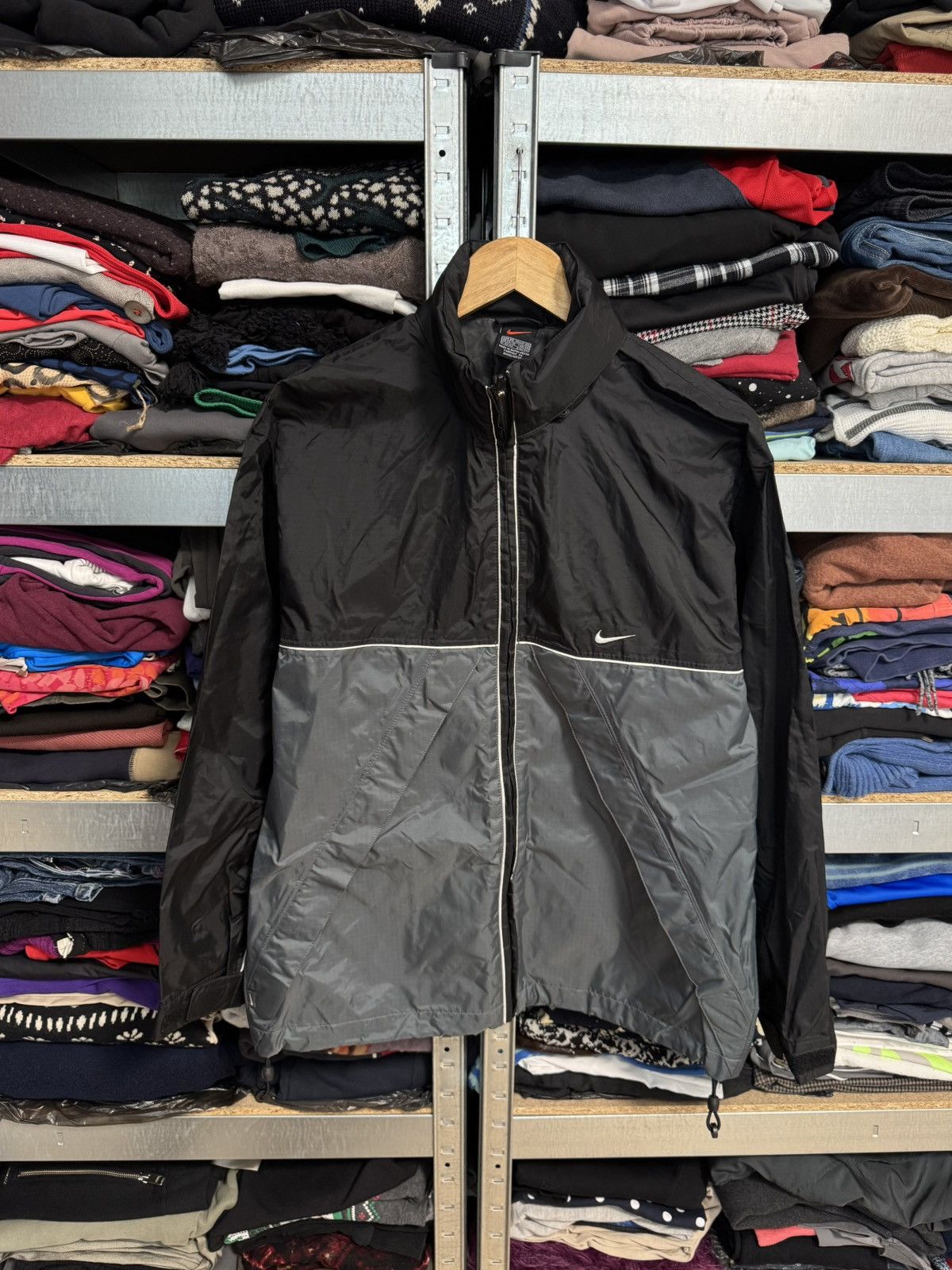 Nike Vintage Nike Mens Nylon Track Hooded Jacket Zip Windbreaker Size US XS / EU 42 / 0 - 1 Thumbnail
