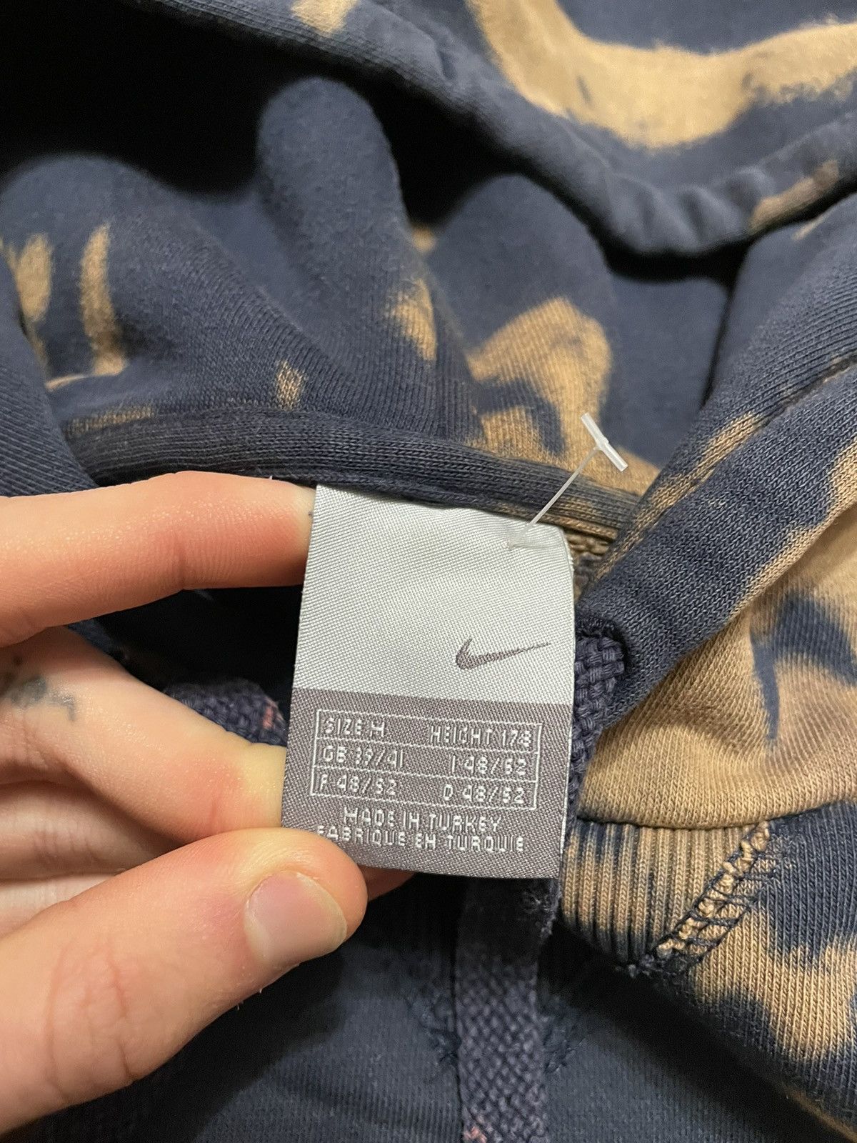 Nike Vintage Nike Swoosh Logo Custom Tie Dye Hoodie Size US M / EU 48-50 / 2 - 19 Thumbnail