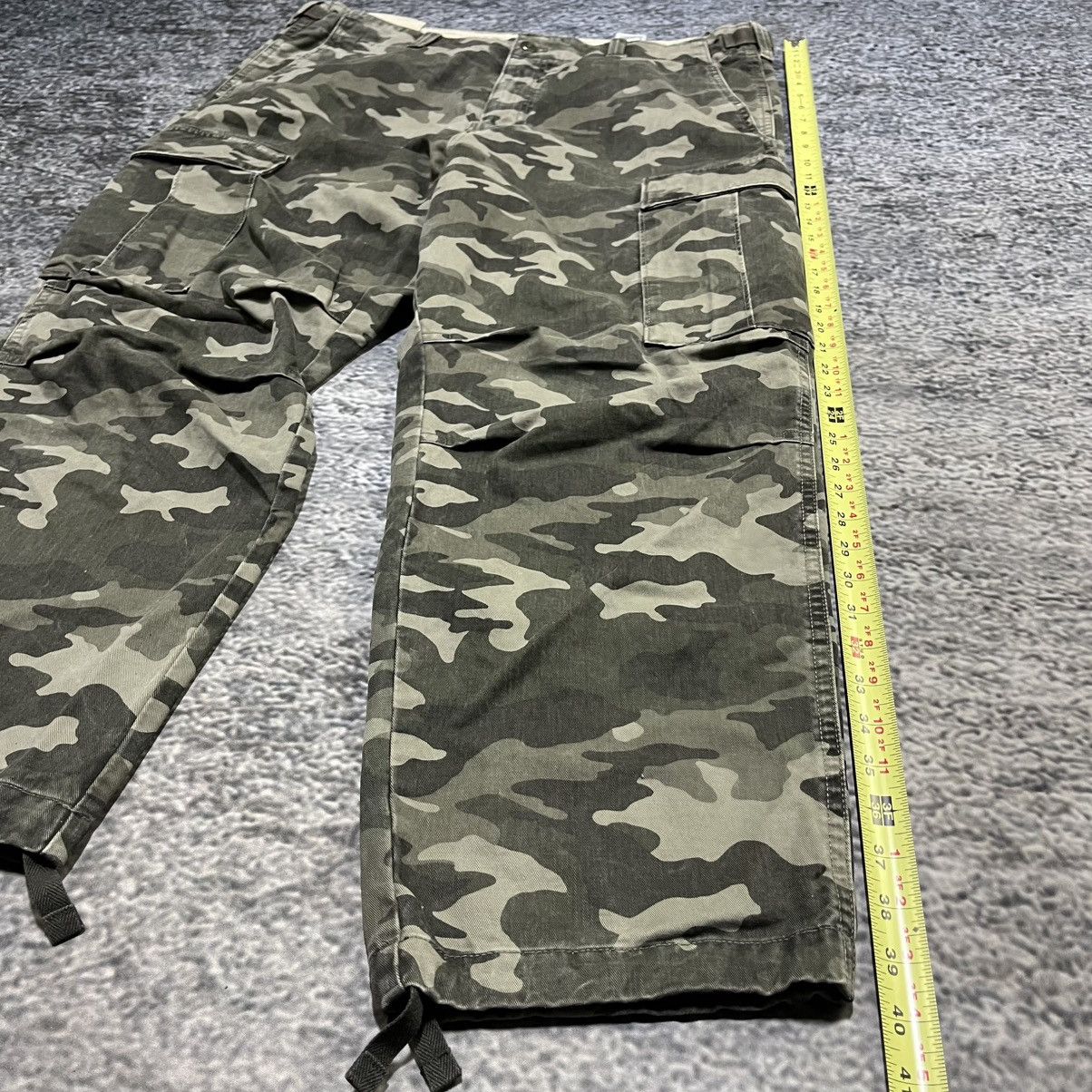 Banana Republic Vintage Banana Republic Camo Cargo Pants 2000s Y2K 38x28 Size US 38 / EU 54 - 11 Thumbnail