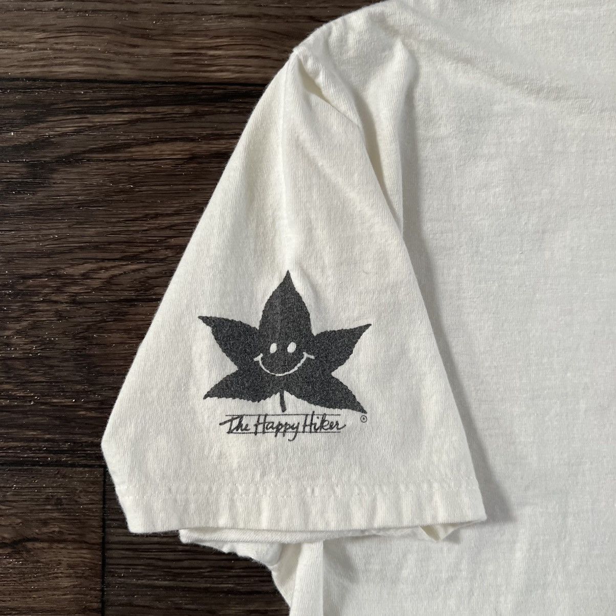 Vintage Vintage 2000s High Times Hiking 420 Stoner Tshirt Gorpcore Size US L / EU 52-54 / 3 - 5 Thumbnail