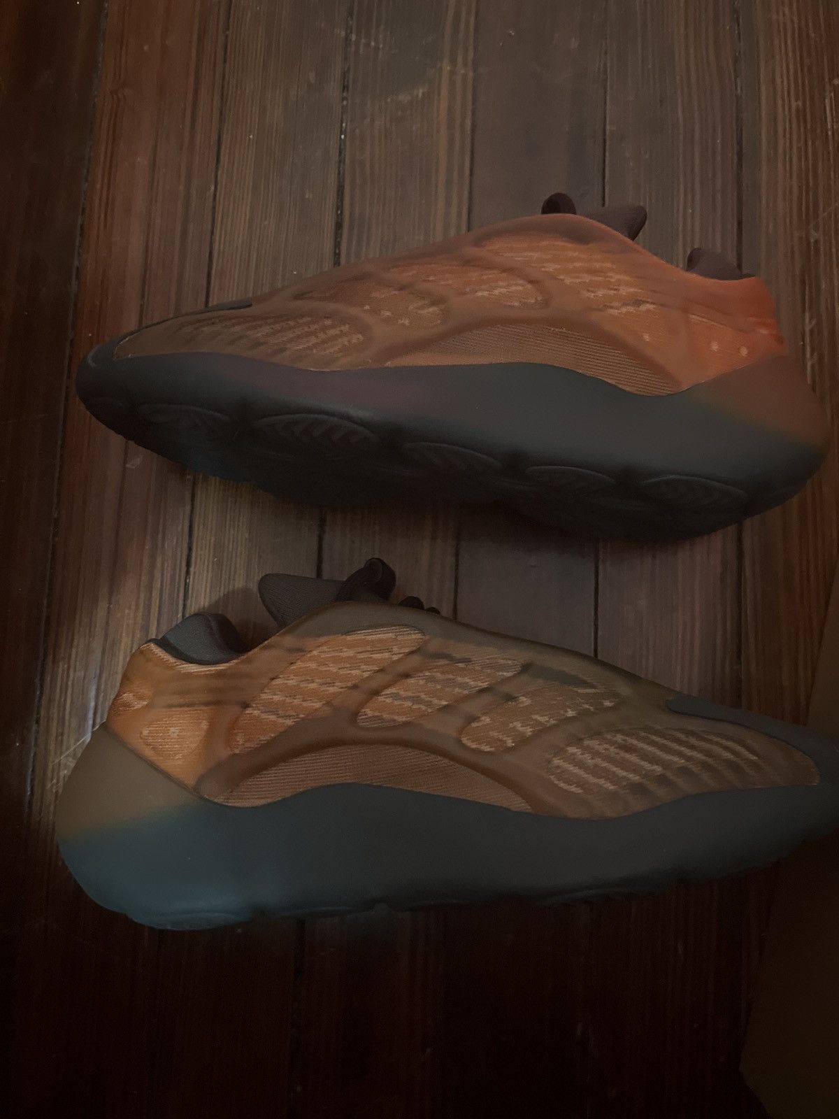 Adidas Yeezy 700 V3 copper fade Size US 6 / IT 36 - 2 Thumbnail