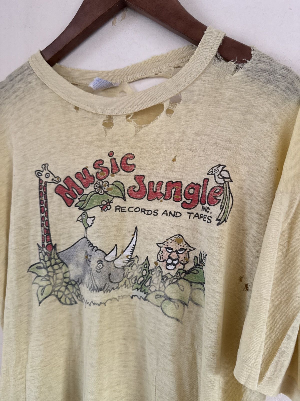 Band Tees × Vintage *RARE* 1970s VINTAGE JUNGLE MUSIC TAPE RECORDS THRASHED TEE Size US XL / EU 56 / 4 - 2 Thumbnail