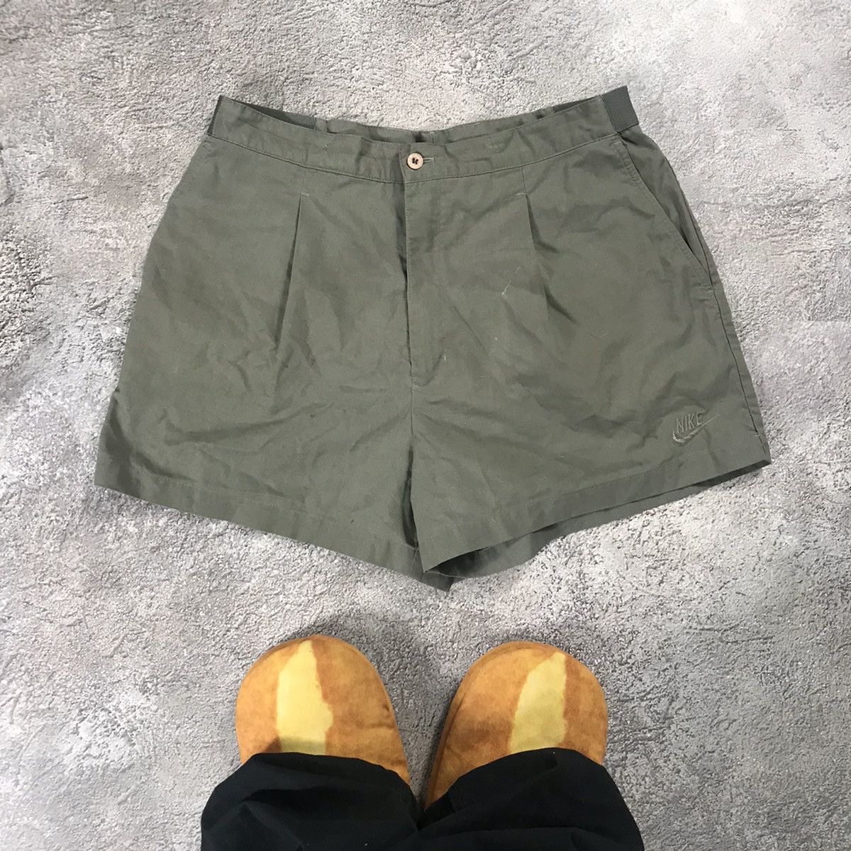 Vintage Vintage Nike Swoosh Shorts Relaxed Fit Streetwear Y2K 32 Size US 32 / EU 48 - 1 Thumbnail