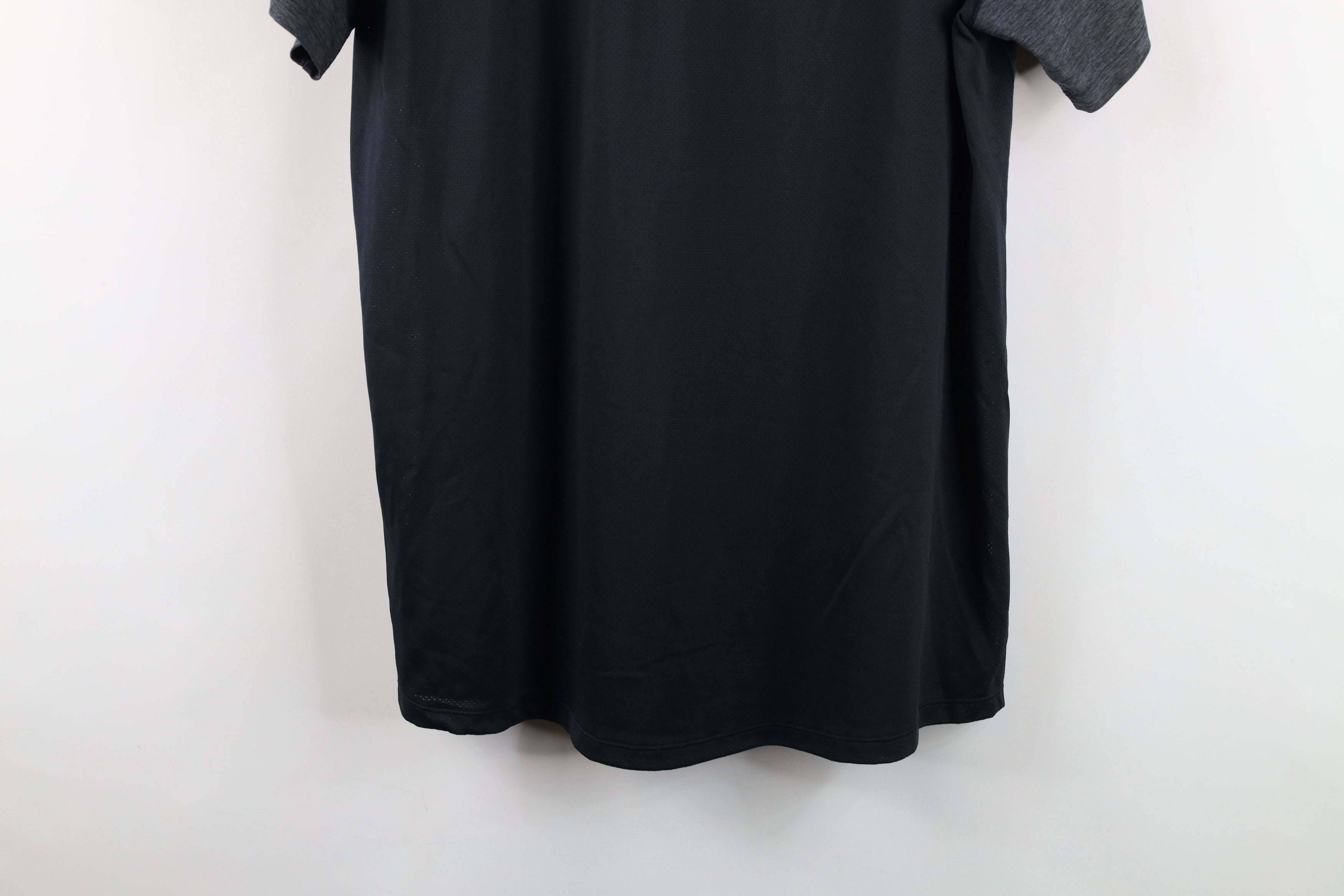 Under Armour Under Armour University of Cincinnati Basketball T-Shirt Size US XL / EU 56 / 4 - 14 Thumbnail