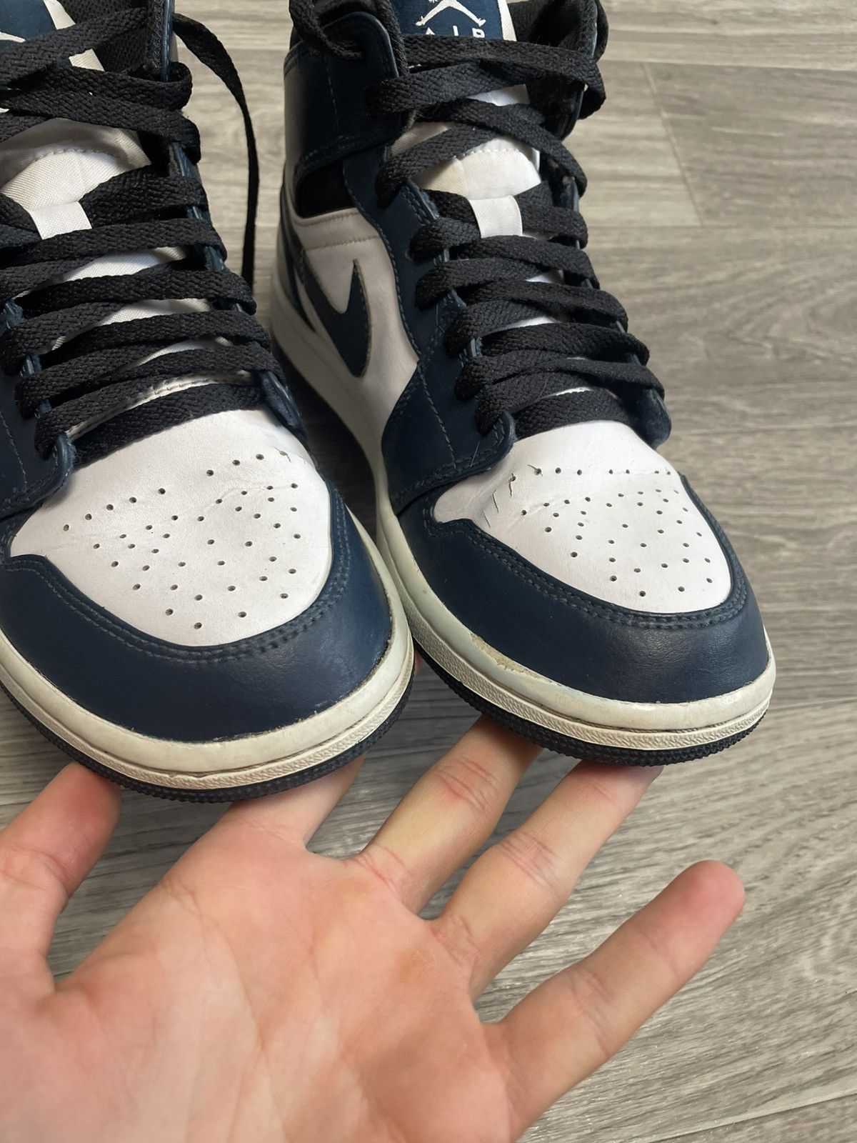 Nike Nike Air Jordan 1 Mid Armory Navy Men Size 8 EU 41 (2022) Size US 8 / EU 41 - 5 Thumbnail