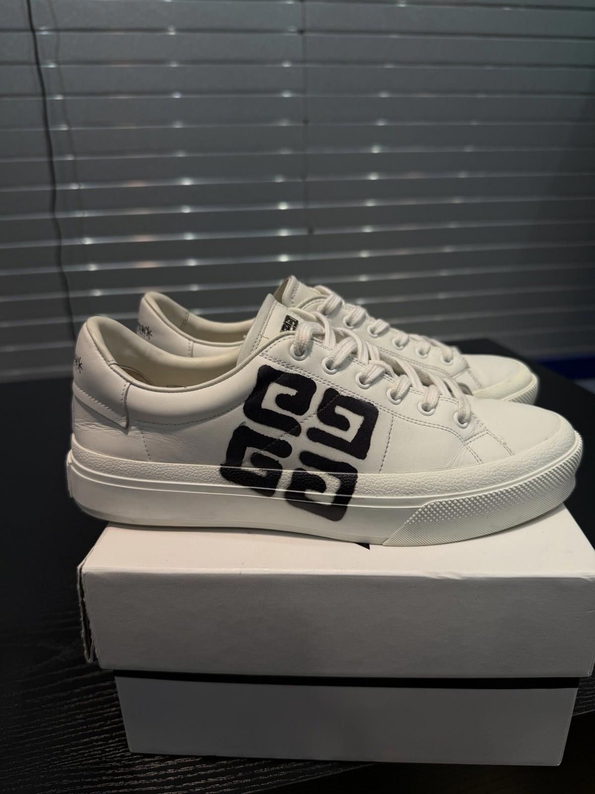 Givenchy Givenchy Low Top White Men’s Sneakers 41EU/8US Leather $595 Size US 8 / EU 41 - 3 Thumbnail