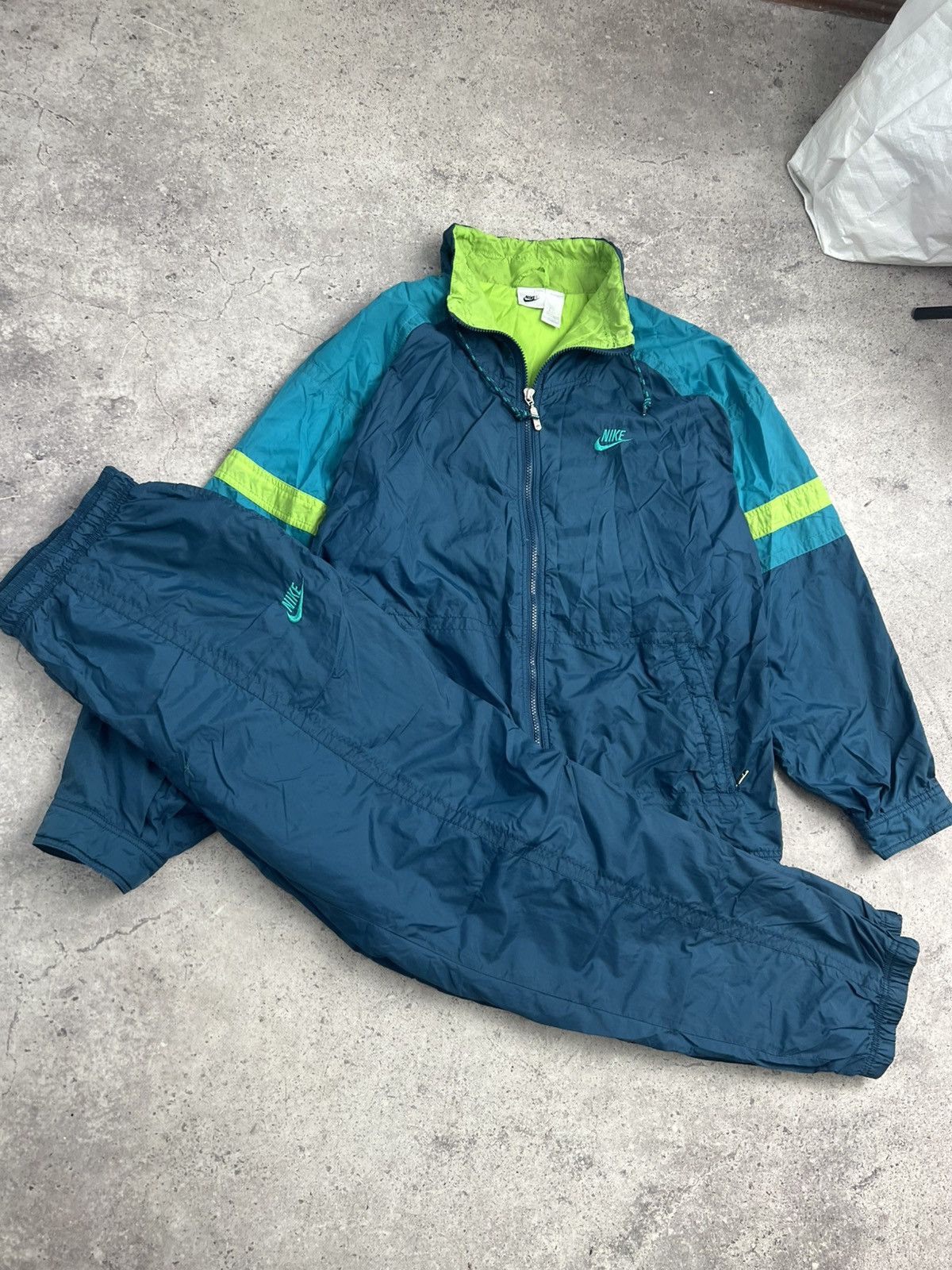 Nike Rare Nike big logo vintage suit y2k drill size L Size US L / EU 52-54 / 3 - 3 Thumbnail