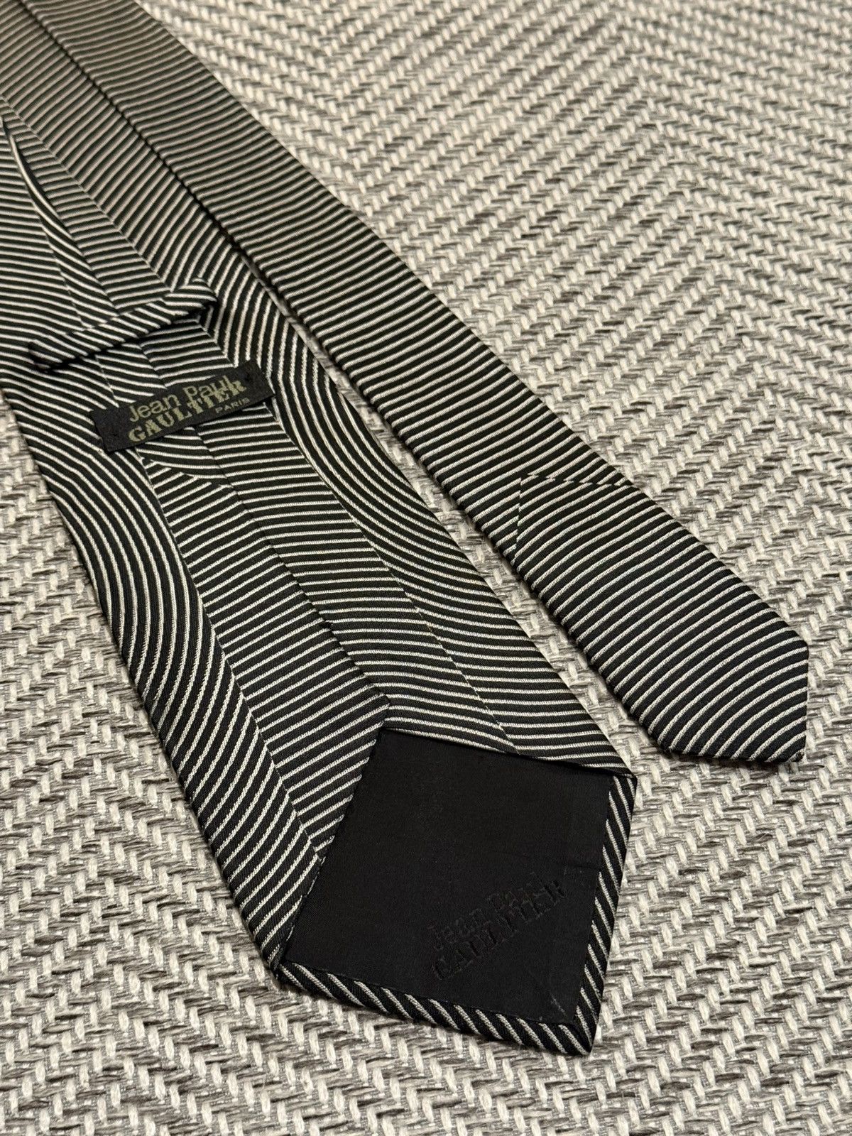 Jean Paul Gaultier Jean Paul Gaultier Tie with Heart and Dagger Emblem Size ONE SIZE - 4 Thumbnail