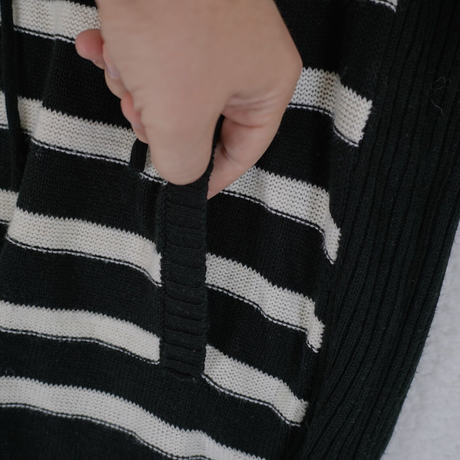 St. Johns Bay St. John's Bay PM Black White Striped Cableknit Shirttail He Size M / US 6-8 / IT 42-44 - 2 Thumbnail