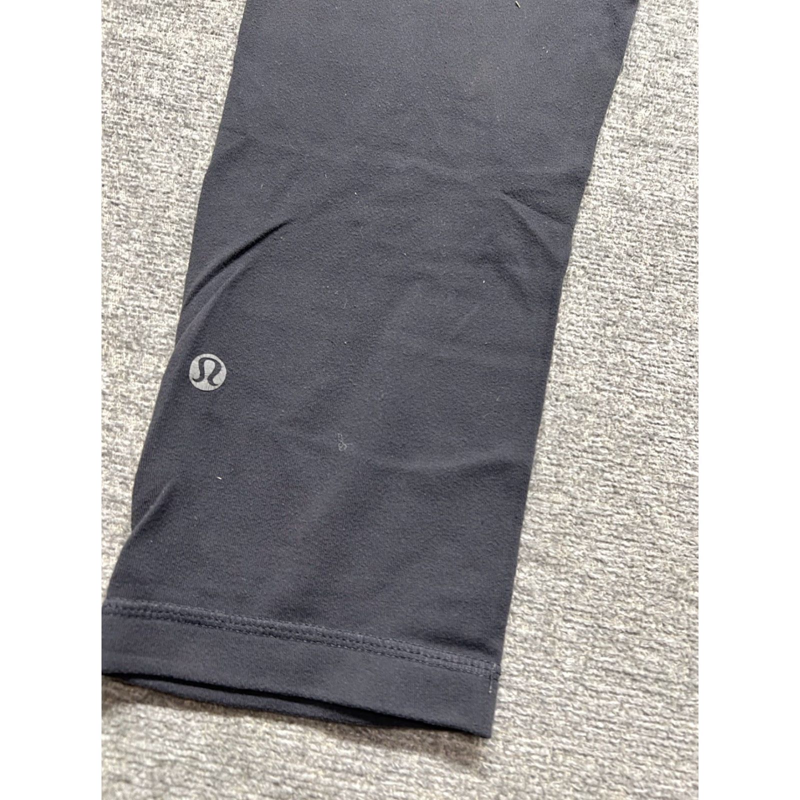 Lululemon LULULEMON Gather & Crow Crop Leggings Women’s 6 Gray 22” Inseam Cropped Skinny Yoga Athleisure Slimming Regular Size Type Leggings Women Size 28" / US 6 / IT 42 - 6 Thumbnail