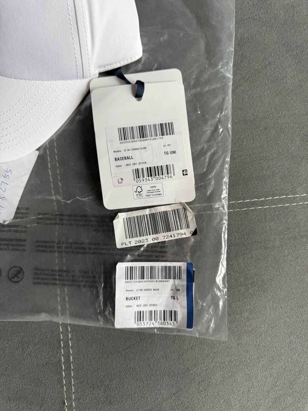 Moncler × Moncler Genius Moncler x Spiderman Cap White Size ONE SIZE - 5 Thumbnail