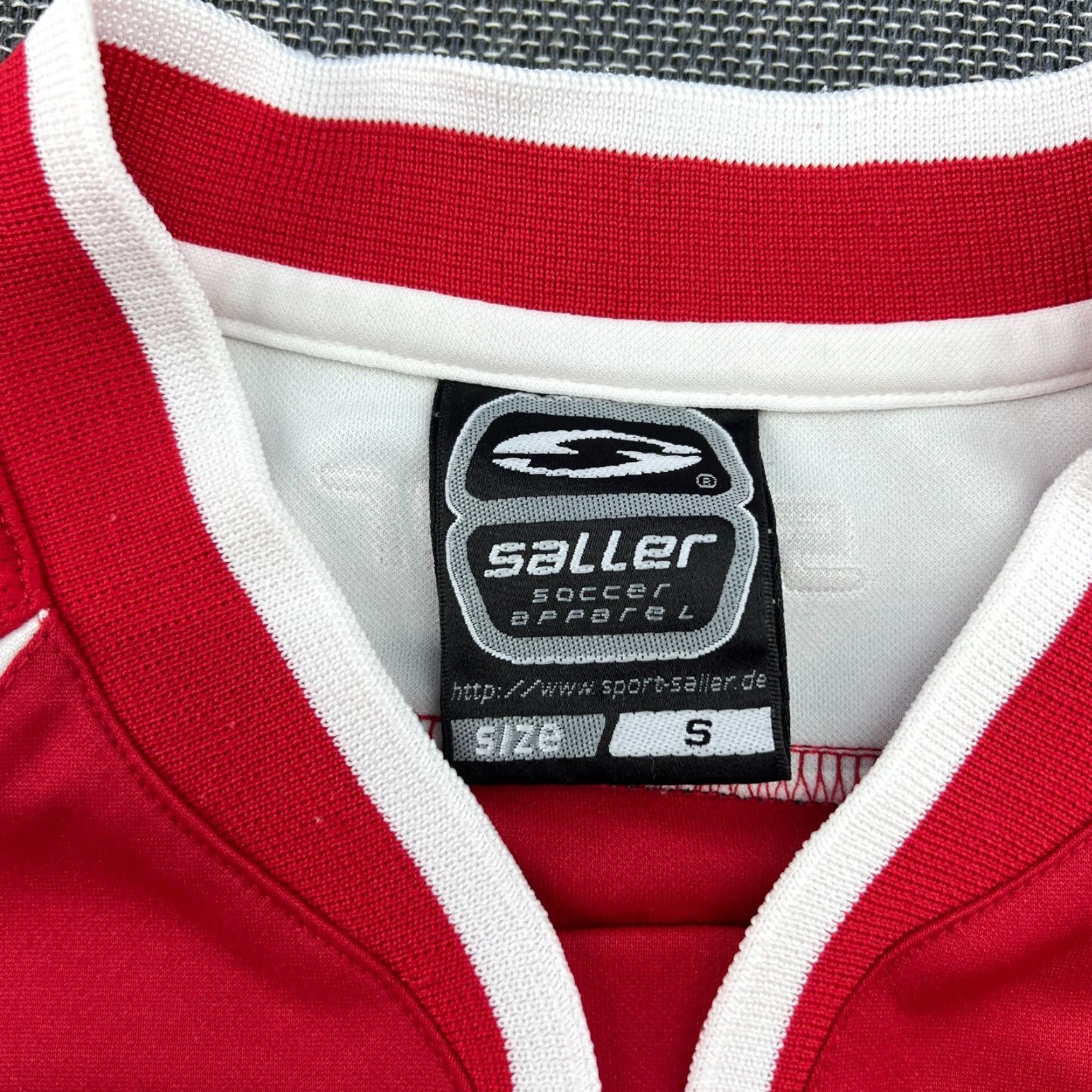 Vintage Saller Shirt Football Jersey Mens Small Red 2004 2005 FC Kohl Home Short Sleeve Round Neck Moisture Wicking Quick Dry Sports Athletic Size US S / EU 44-46 / 1 - 3 Thumbnail