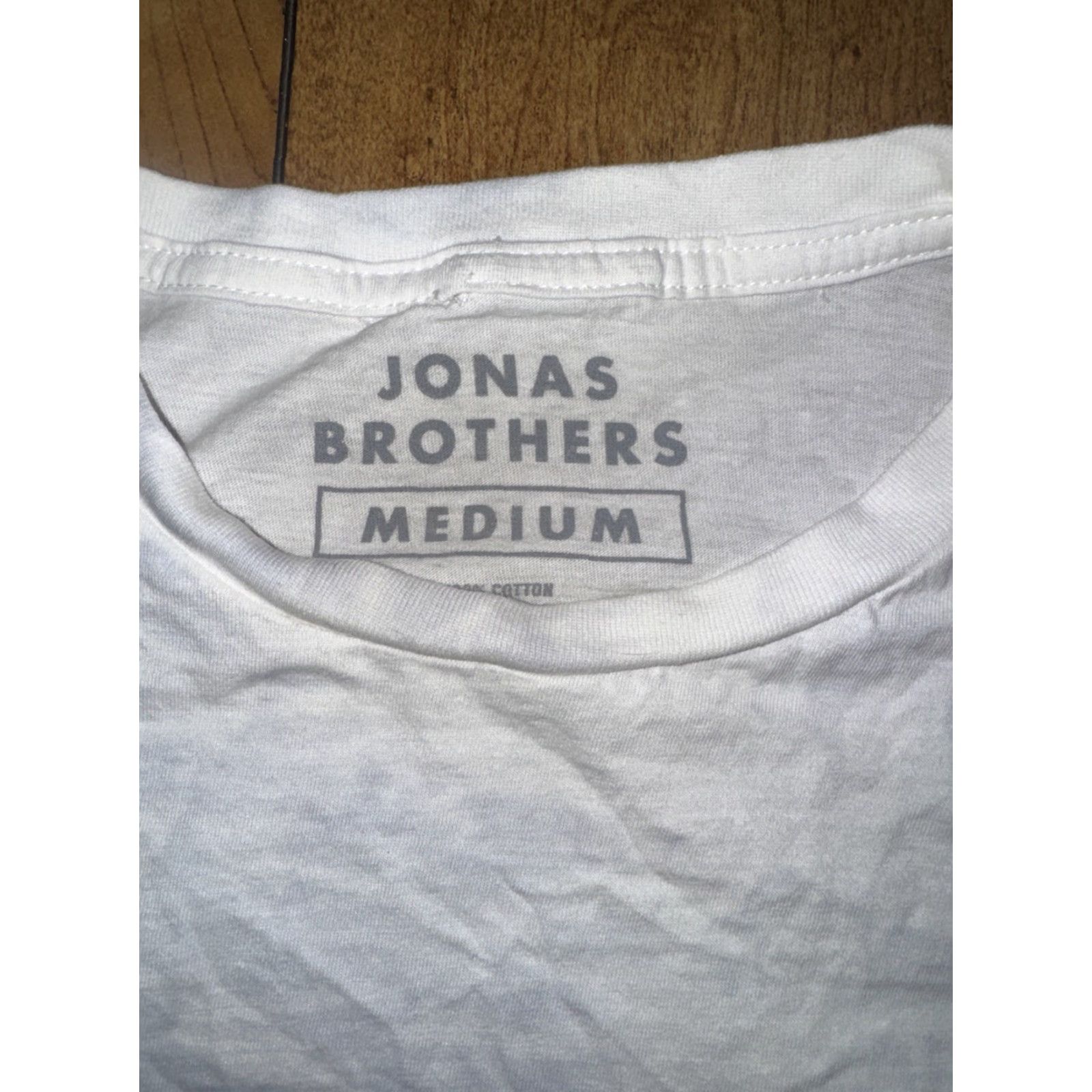 Vintage VINTAGE Jonas Brothers Band Tee 2000s White Graphic T-Shirt Men’s Medium 19x26 Size US M / EU 48-50 / 2 - 6 Thumbnail