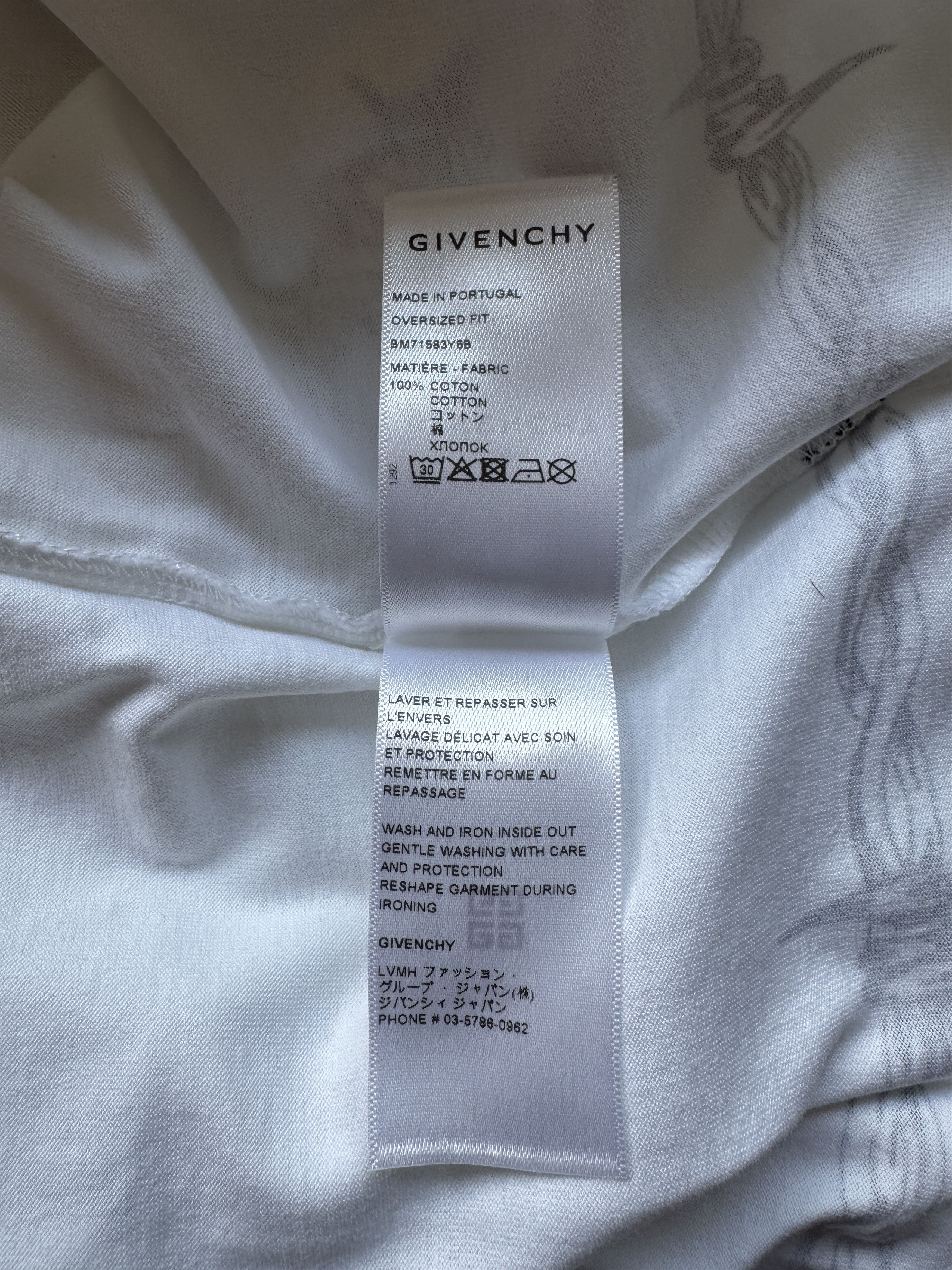Givenchy White Gothic Print Oversized T-Shirt Size US M / EU 48-50 / 2 - 13 Thumbnail