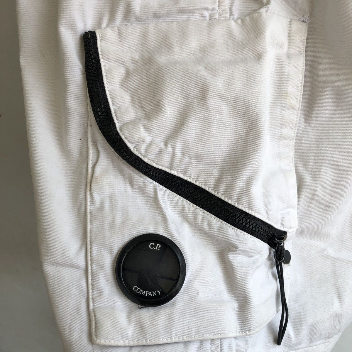 C.P. Company CP COMPANY LENS SHORT CARGO Size US 34 / EU 50 - 2 Thumbnail