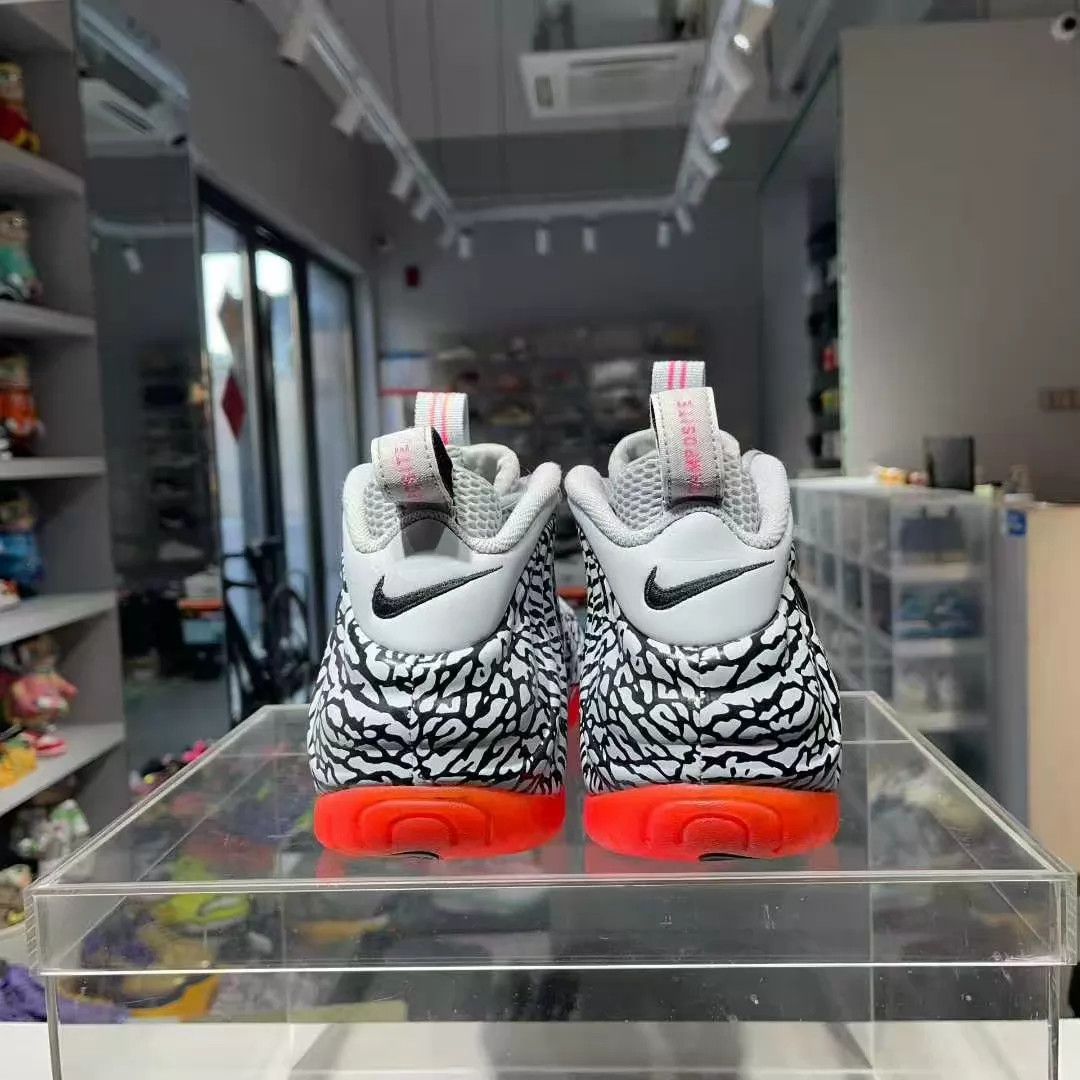 Nike Elephant Bubble 44 Worn Once Size US 11 / EU 44 - 4 Thumbnail