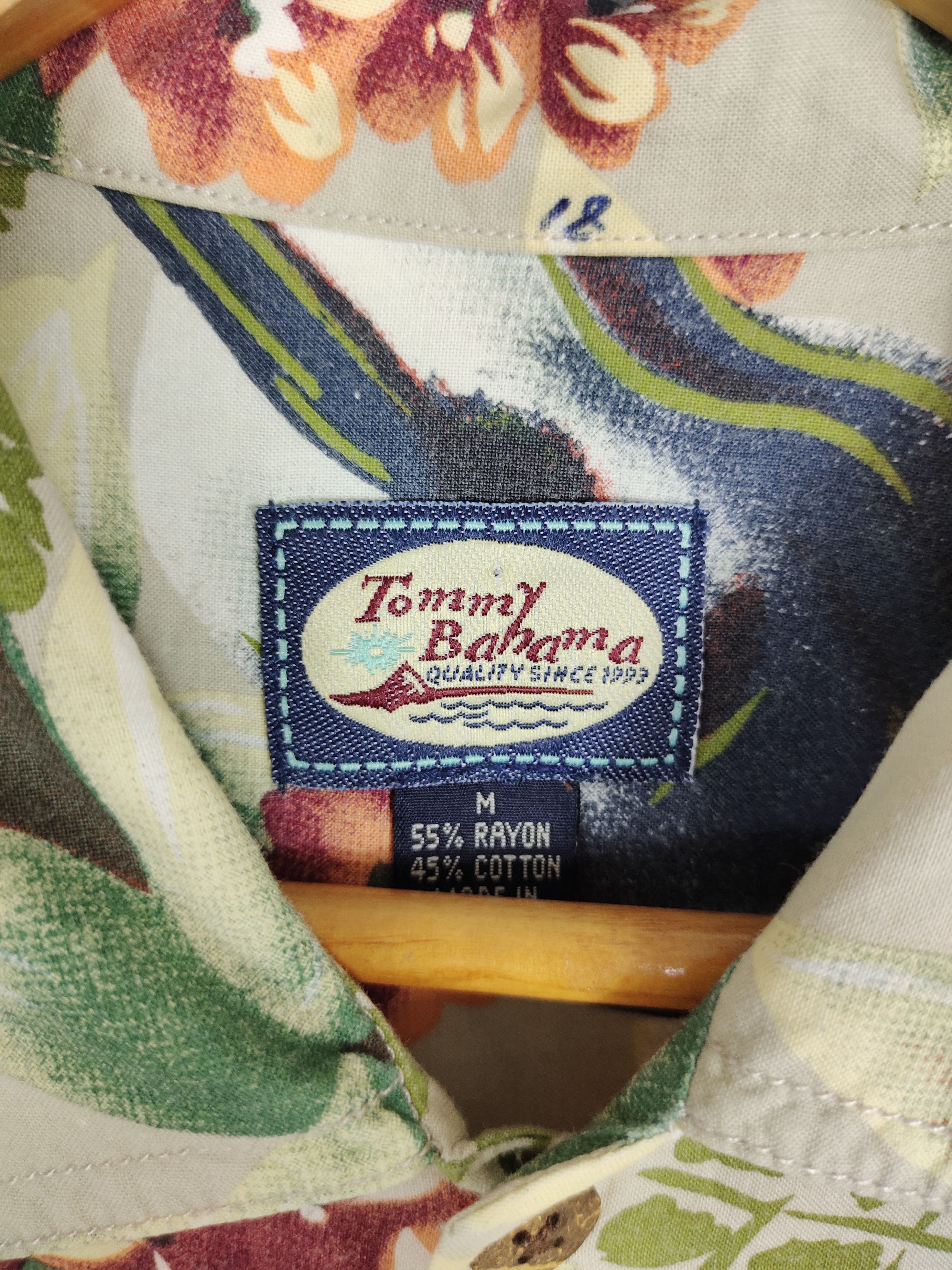 Tommy Bahama 1990s Tommy Bahama Guitar & Flower Printed Hawaiian Shirt Size US M / EU 48-50 / 2 - 7 Thumbnail