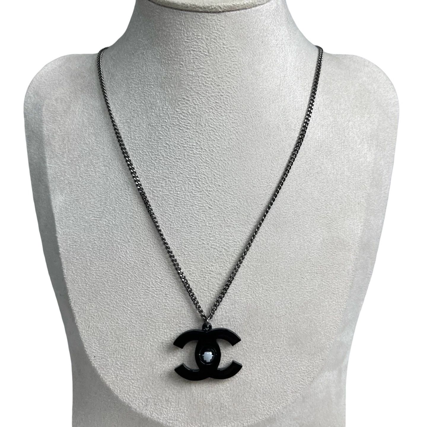 Chanel Chanel Camellia Logo Pendant Necklace Size ONE SIZE - 1 Thumbnail