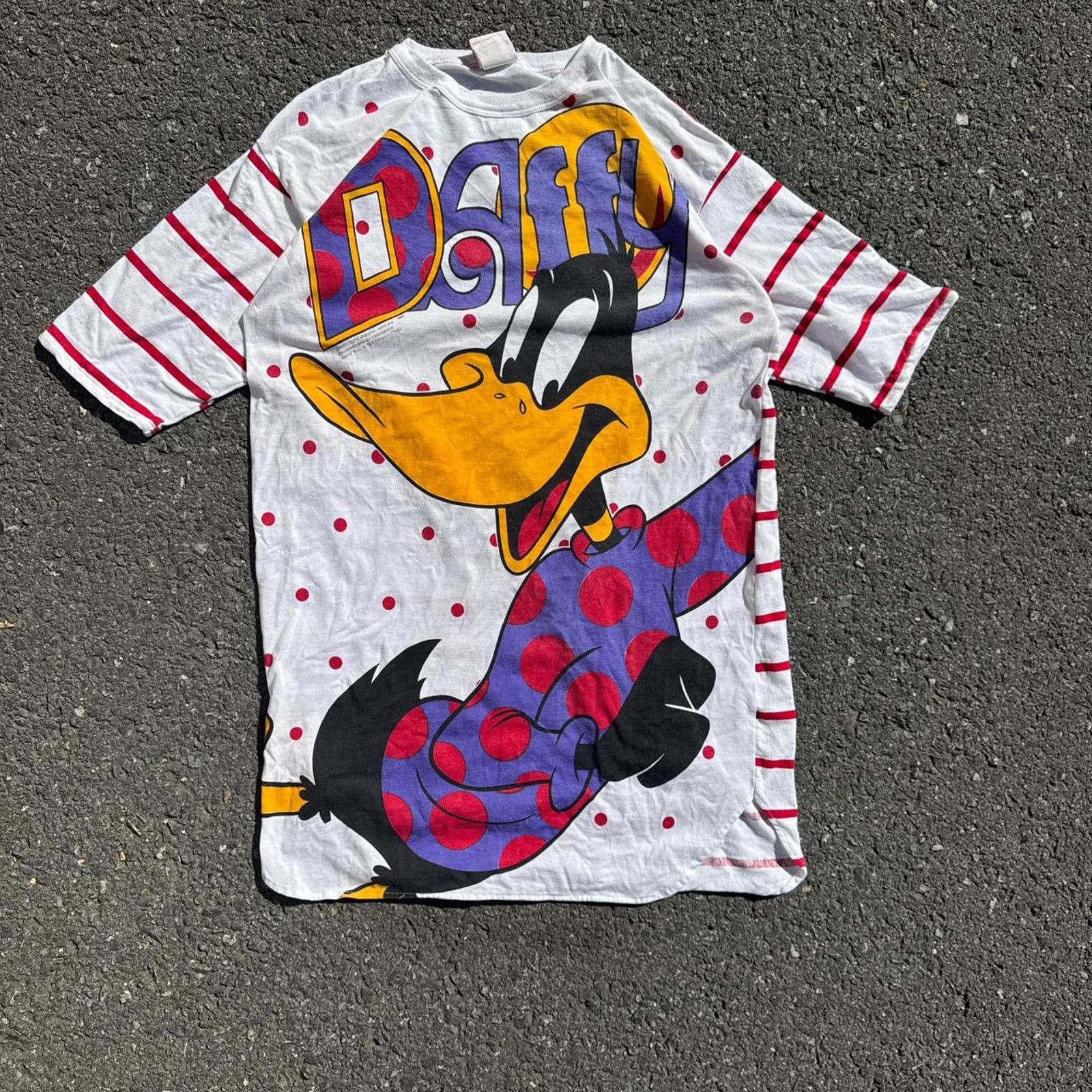 Warner Bros Vintage 1994 Looney Tunes AOP Tee – Daffy Duck shirt- Large Size US L / EU 52-54 / 3 - 1 Thumbnail