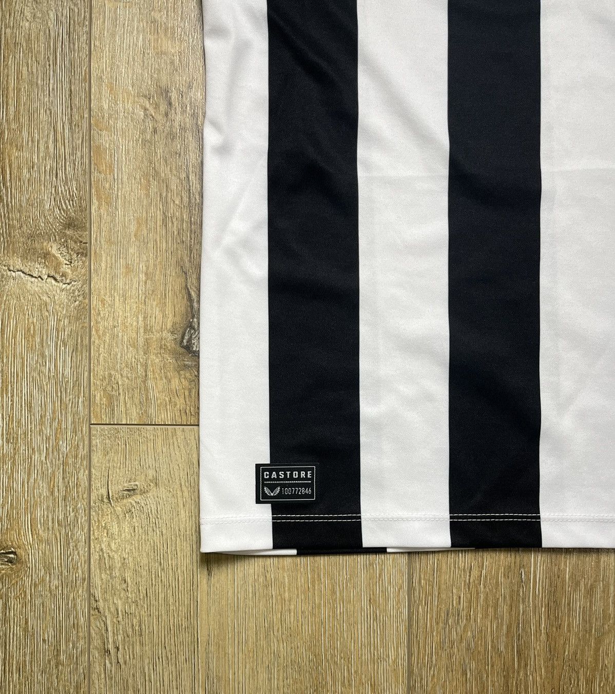 Castore NEWCASTLE 22/23 Y2K FOOTBALL JERSEY Size US S / EU 44-46 / 1 - 7 Thumbnail