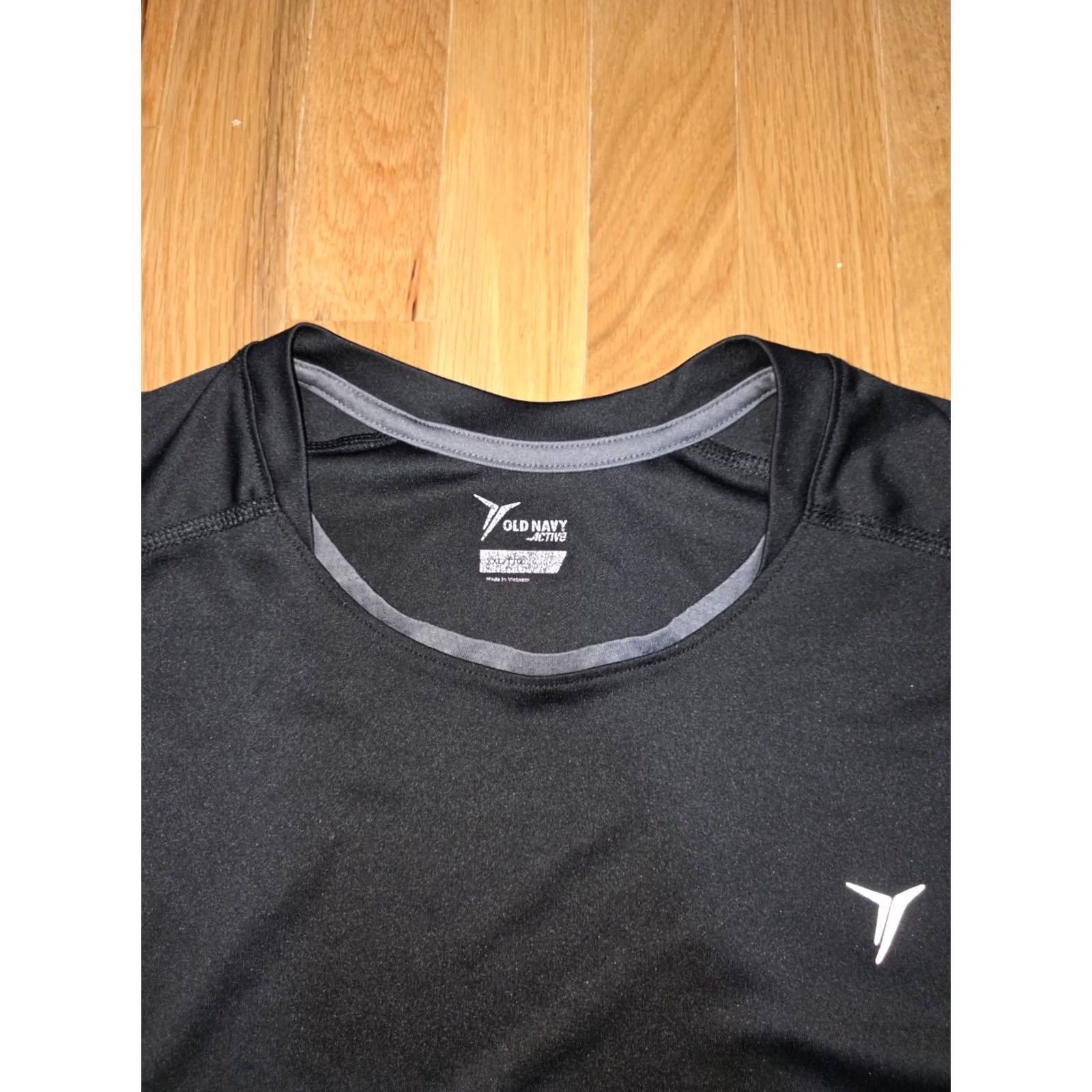 Old Navy Old Navy Active T-Shirt Men XL Black/Gray Polyester Short Sleeve Crew Neck Logo Lightweight Regular Fit Sports Size US XL / EU 56 / 4 - 3 Thumbnail