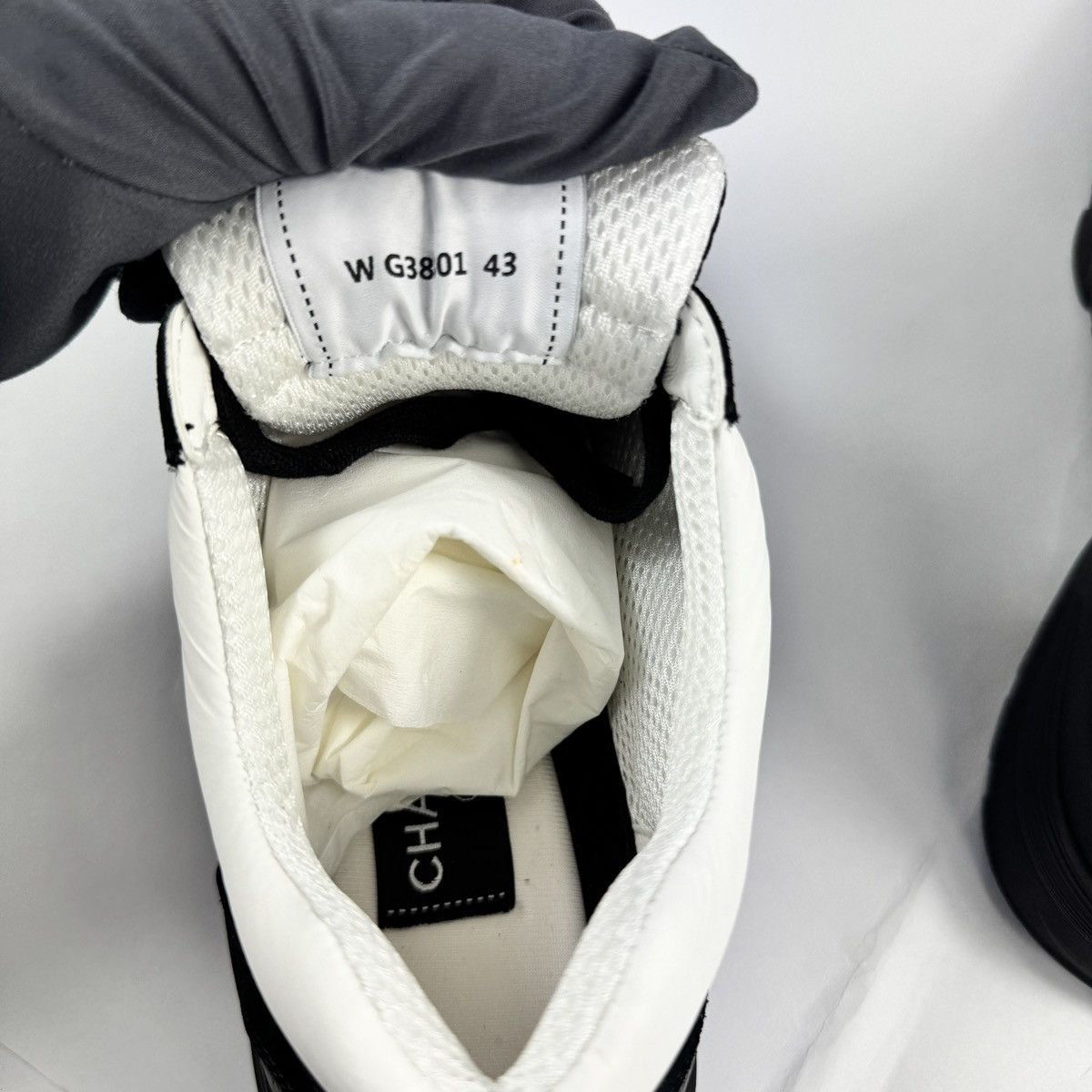 Chanel CLASSIC LOW TOP LOGO SNEAKERS Size US 10 / EU 43 - 9 Thumbnail