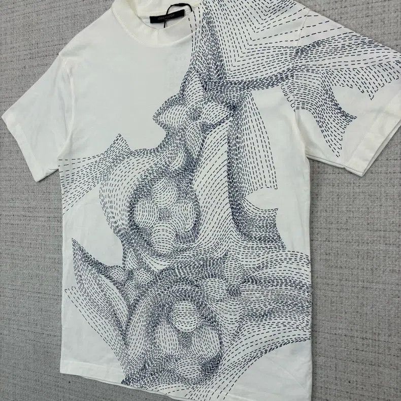 Louis Vuitton Louis Vuitton Sketch three-flower printed short sleeves Size US XS / EU 42 / 0 - 3 Thumbnail