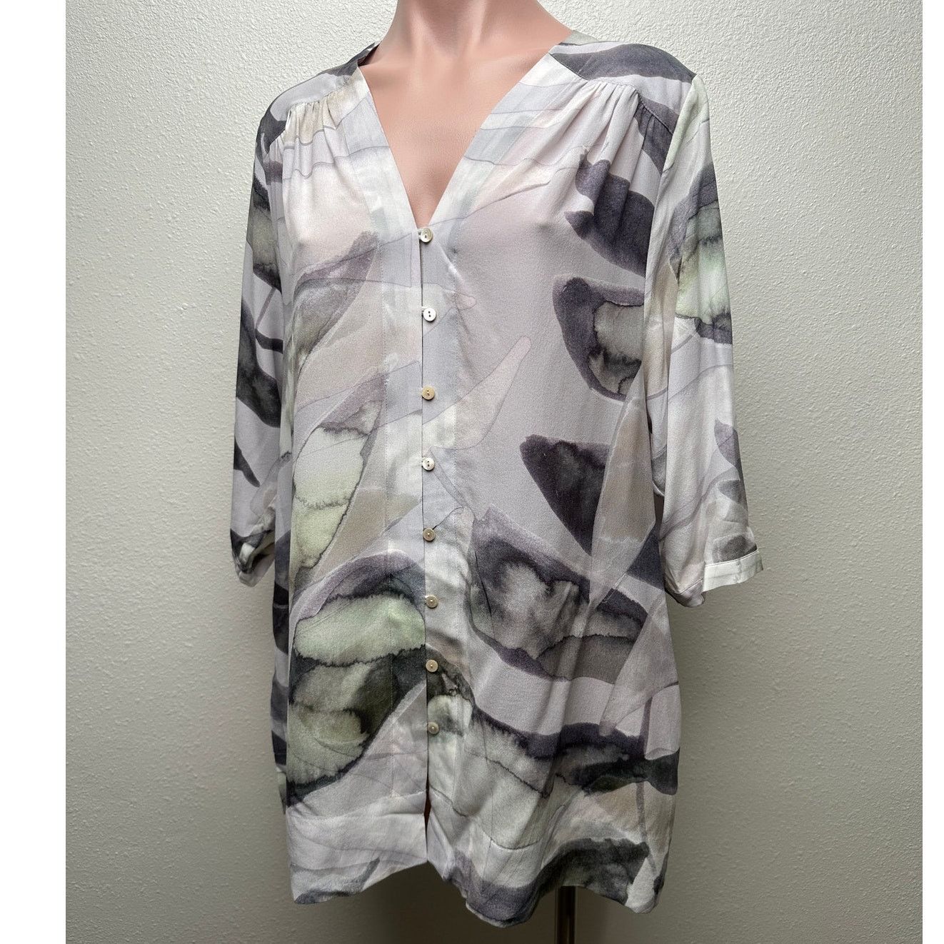 Other Poetry 100% Silk Blouse Gray Green Ivory Womens US 10 V Neck Size L / US 10 / IT 46 - 2 Thumbnail
