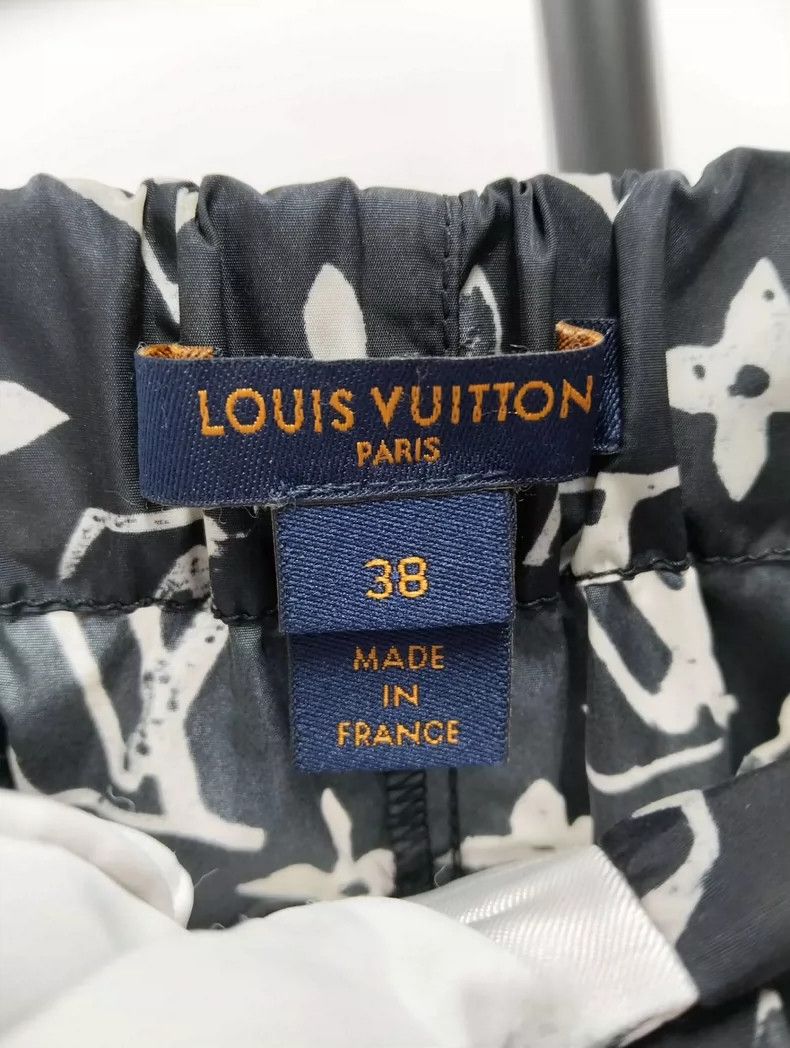 Louis Vuitton Louis Vuitton Full print shorts Nextarrow-2505 Size 27" / US 4 / IT 40 - 6 Thumbnail