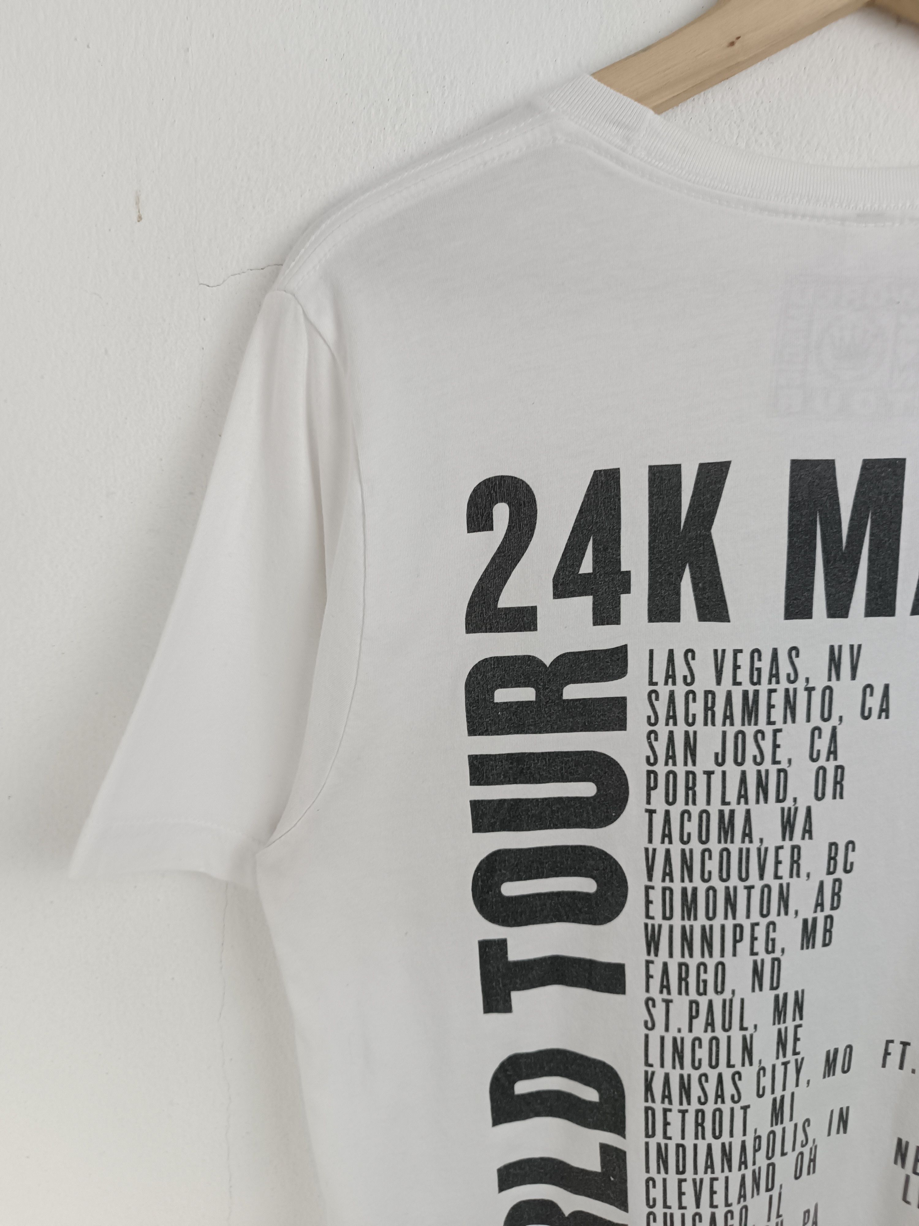 Rap Tees VINTAGE BRUNO MARS 2017 MAGIC TOUR TEE weeknd gaga drake Size US M / EU 48-50 / 2 - 16 Thumbnail
