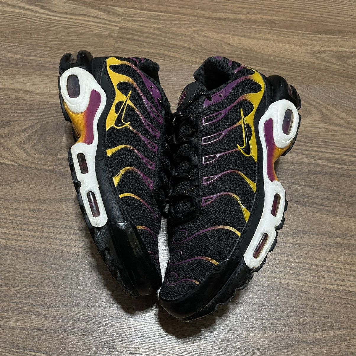 Nike Nike Air Max Plus Black Berry Gold Lakers Size US 11.5 / EU 44-45 - 5 Thumbnail
