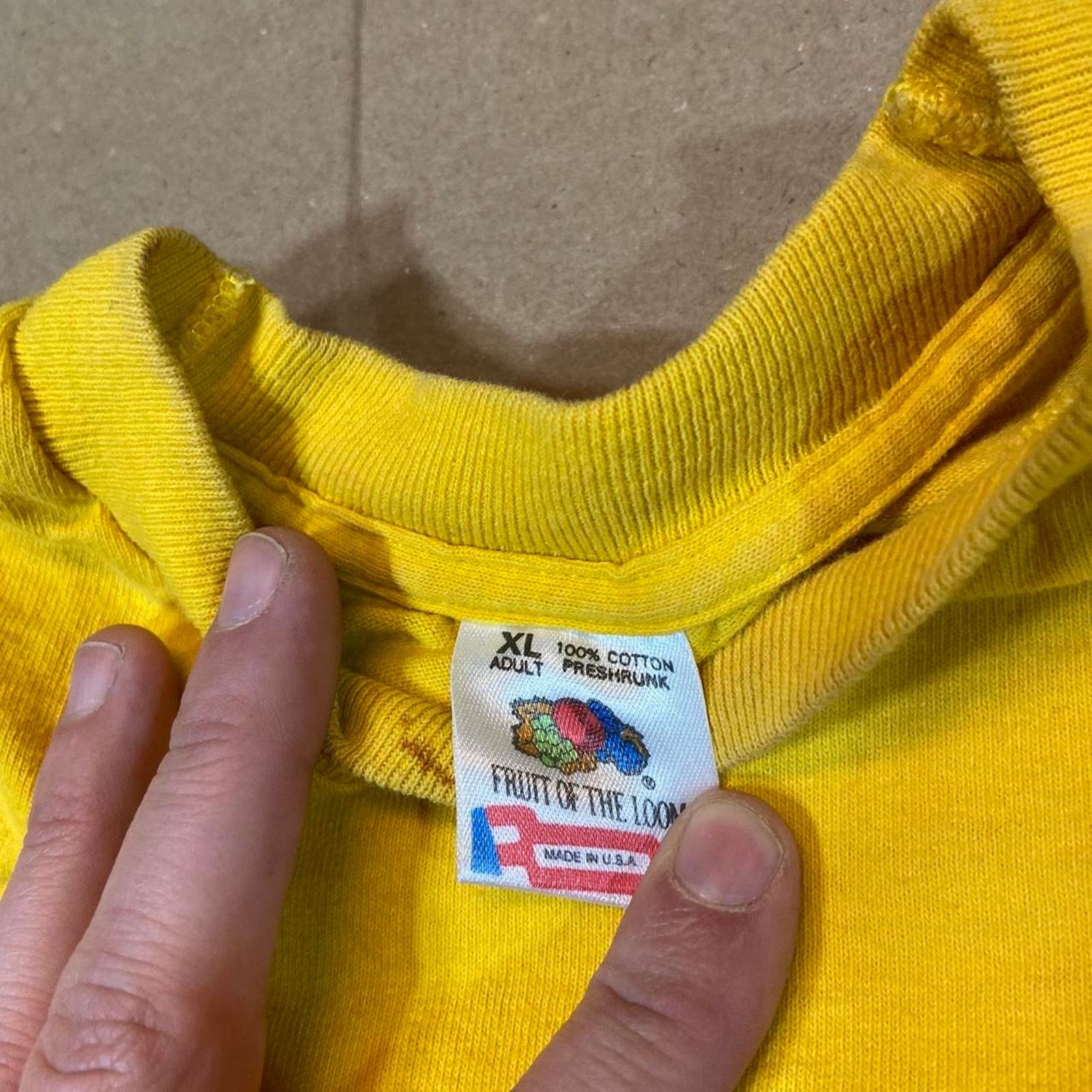 Fruit Of The Loom 90s yellow cigarette tee shirt Size US XL / EU 56 / 4 - 2 Thumbnail