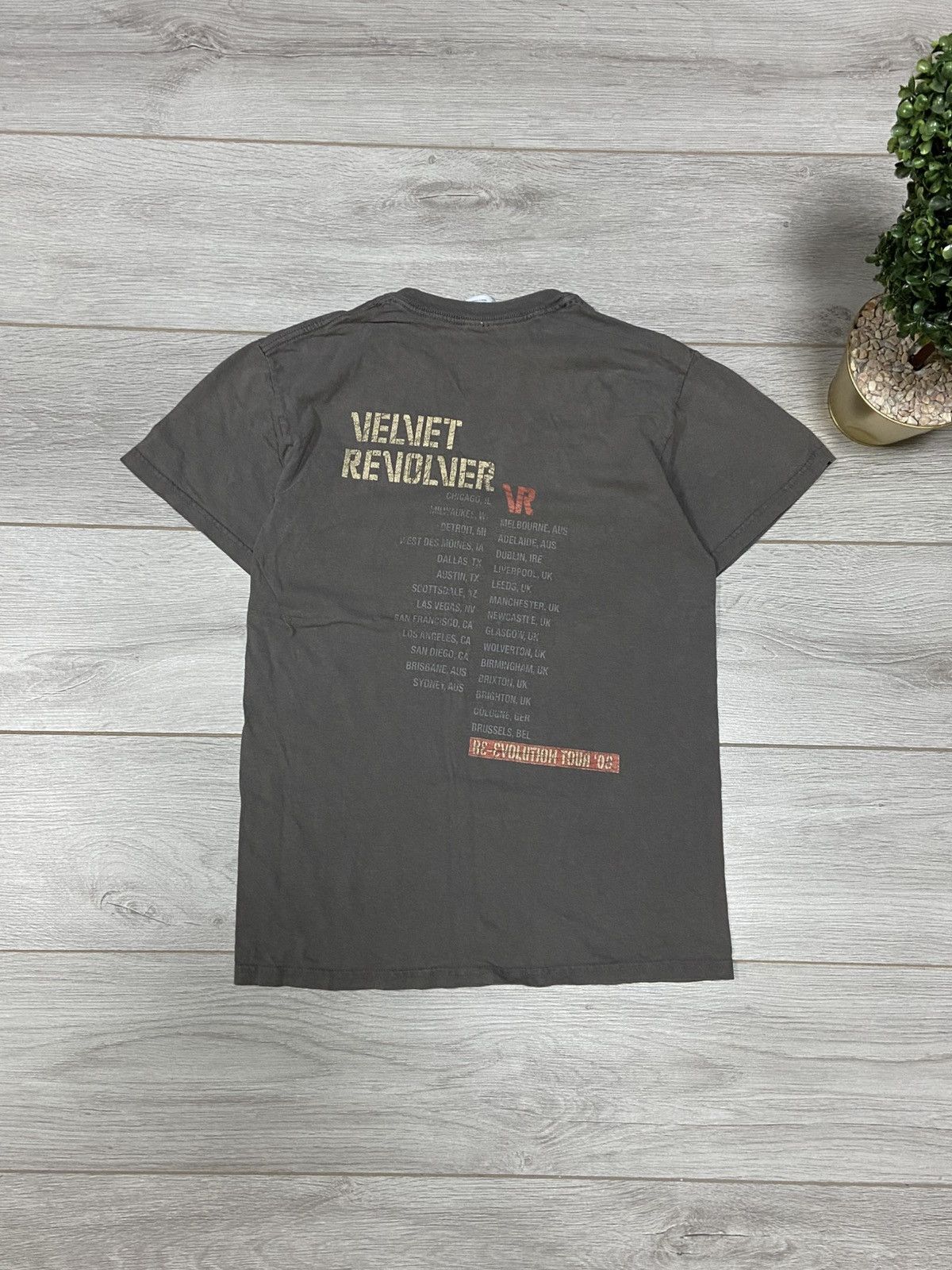 Band Tees 08 Revolution tour Velvet Revolver vintage t-shirt Size US S / EU 44-46 / 1 - 2 Thumbnail